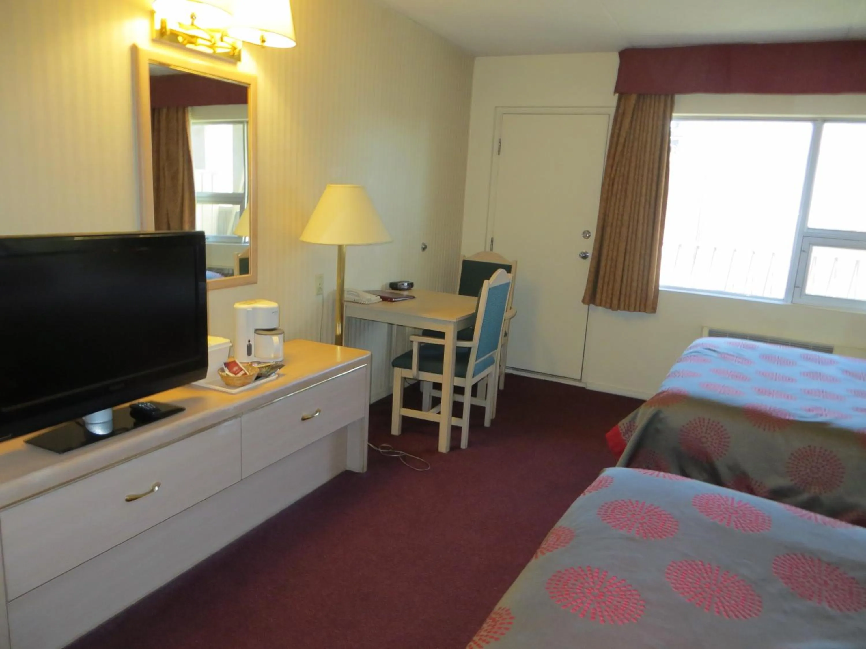 Photo of the whole room, TV/Entertainment Center in Ramada Limited Calgary