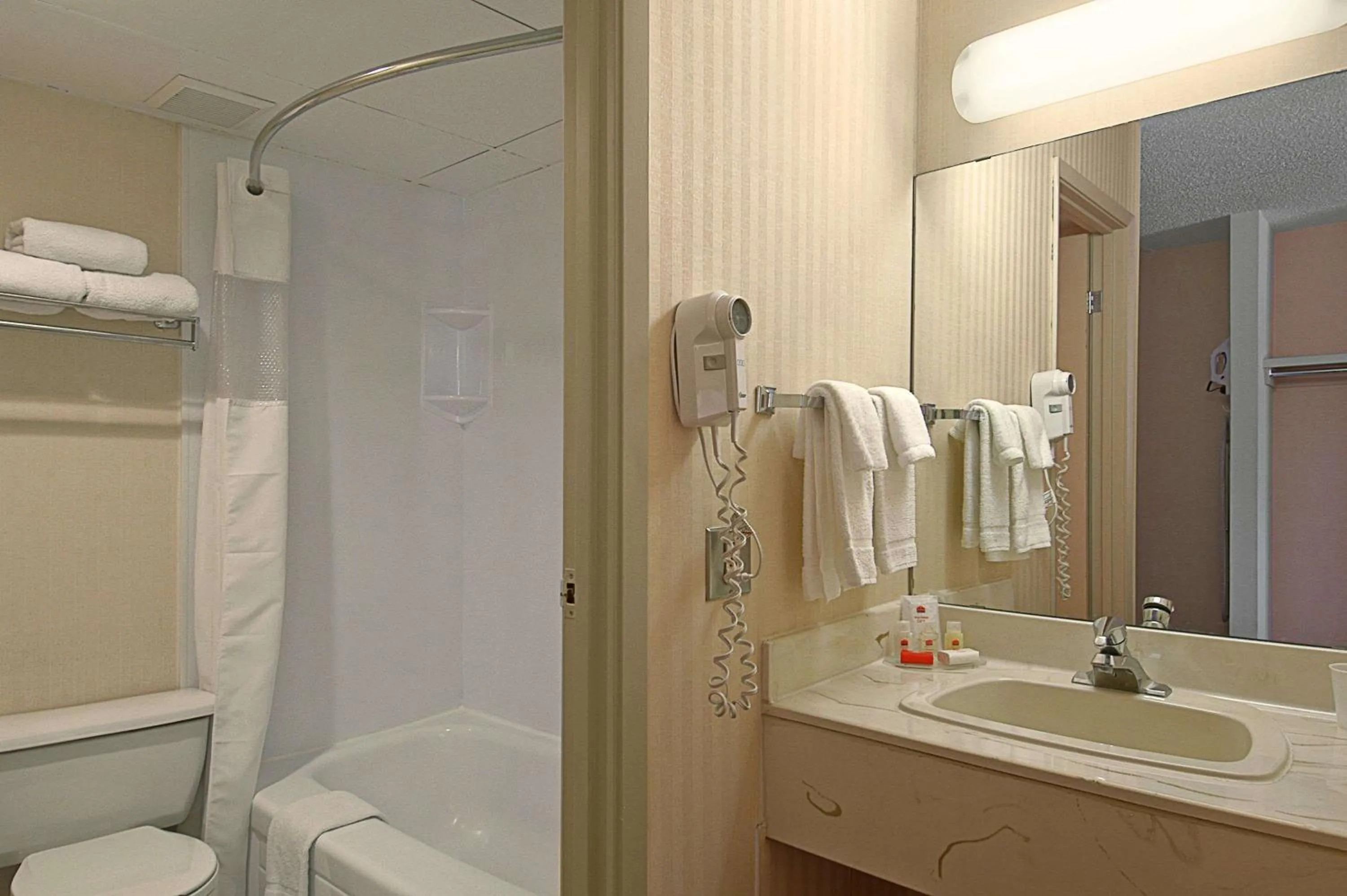 Bathroom in Ramada Limited Calgary