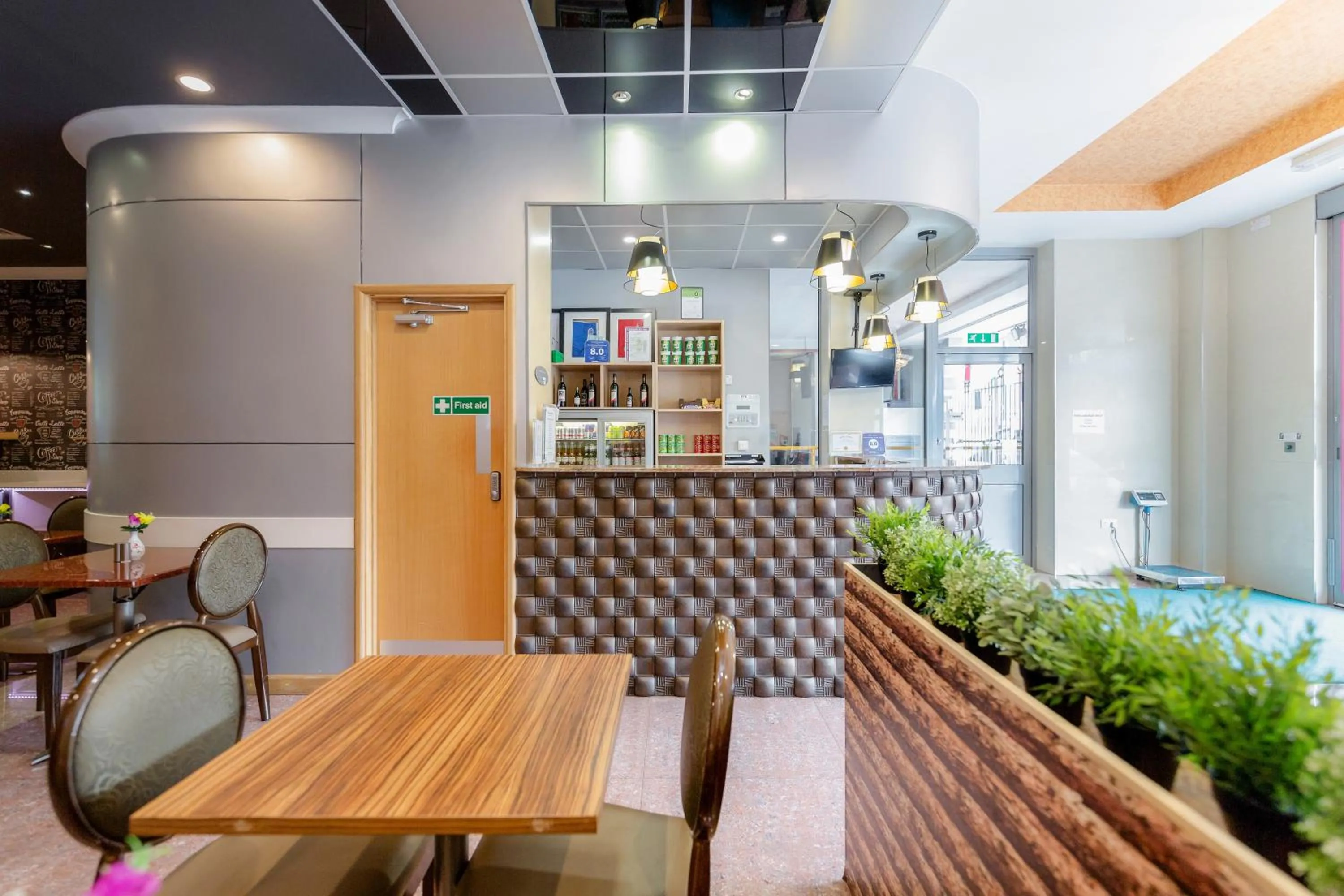 Communal lounge/ TV room in Eurotraveller Hotel - Premier - Harrow