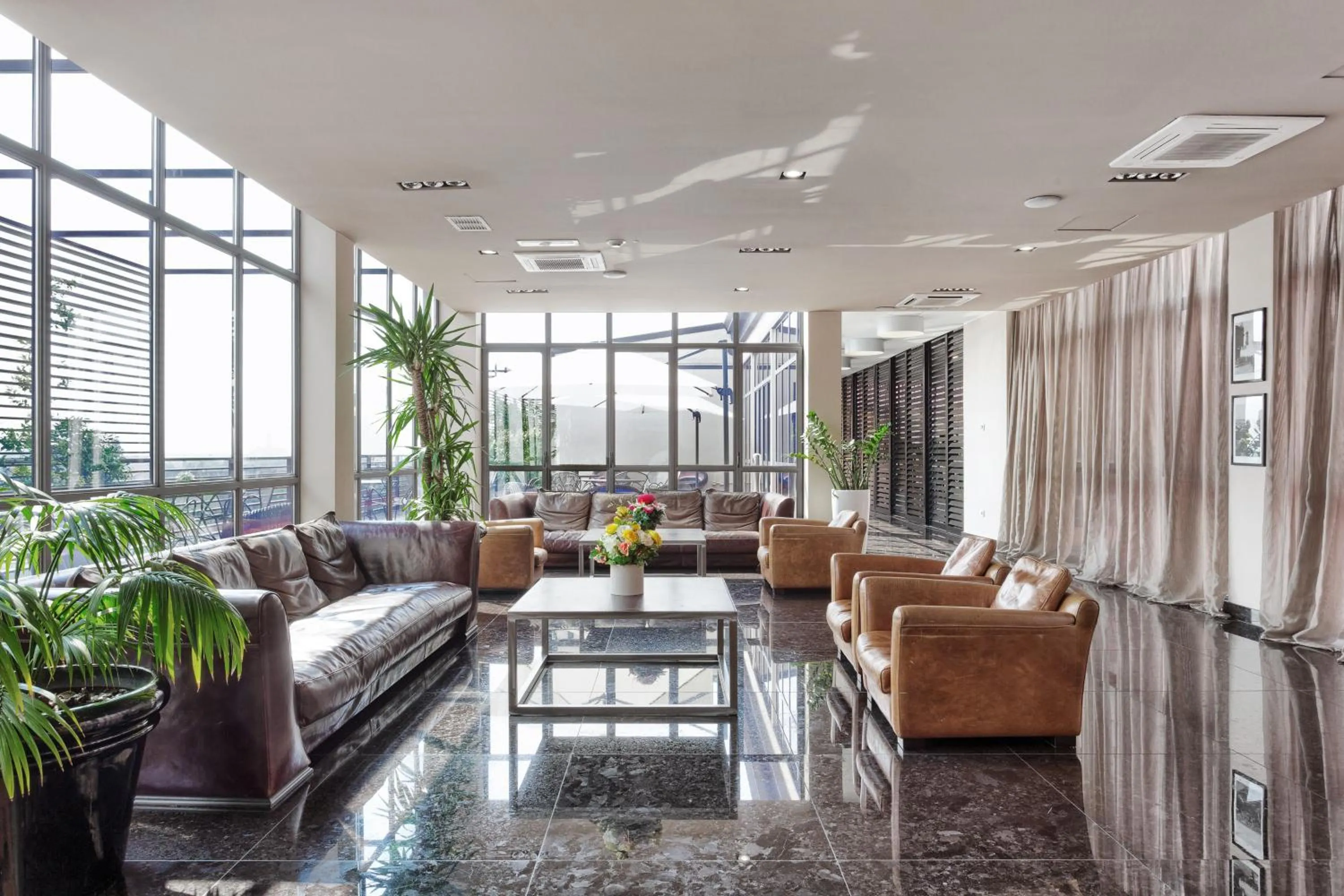 Communal lounge/ TV room in Italiana Hotels Milan Rho Fair