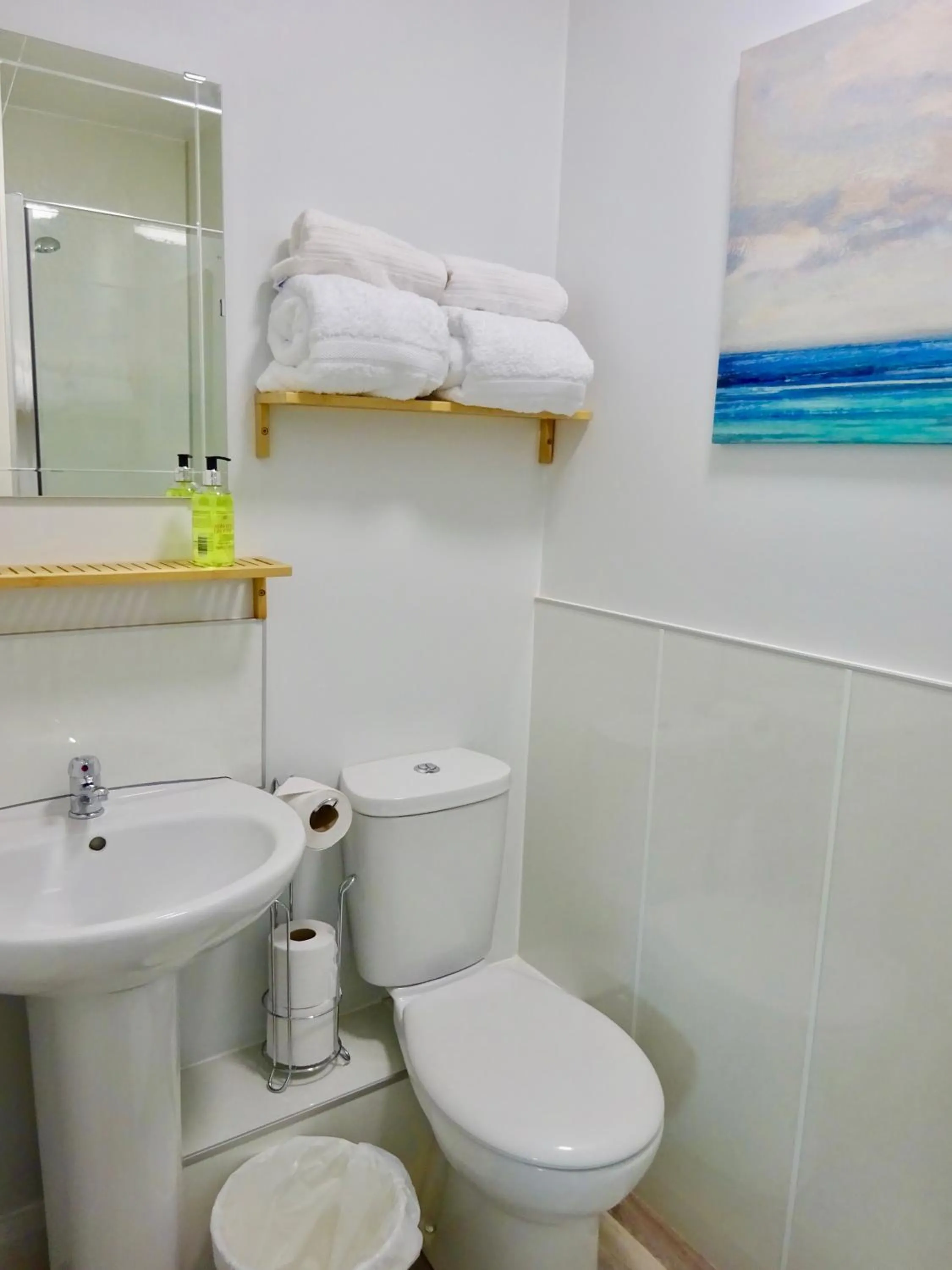 Bathroom in Reading Serviced Rooms