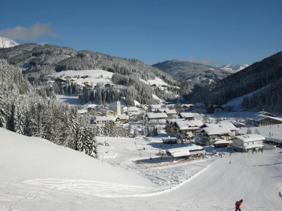 Ski School in Haus Dorfblick