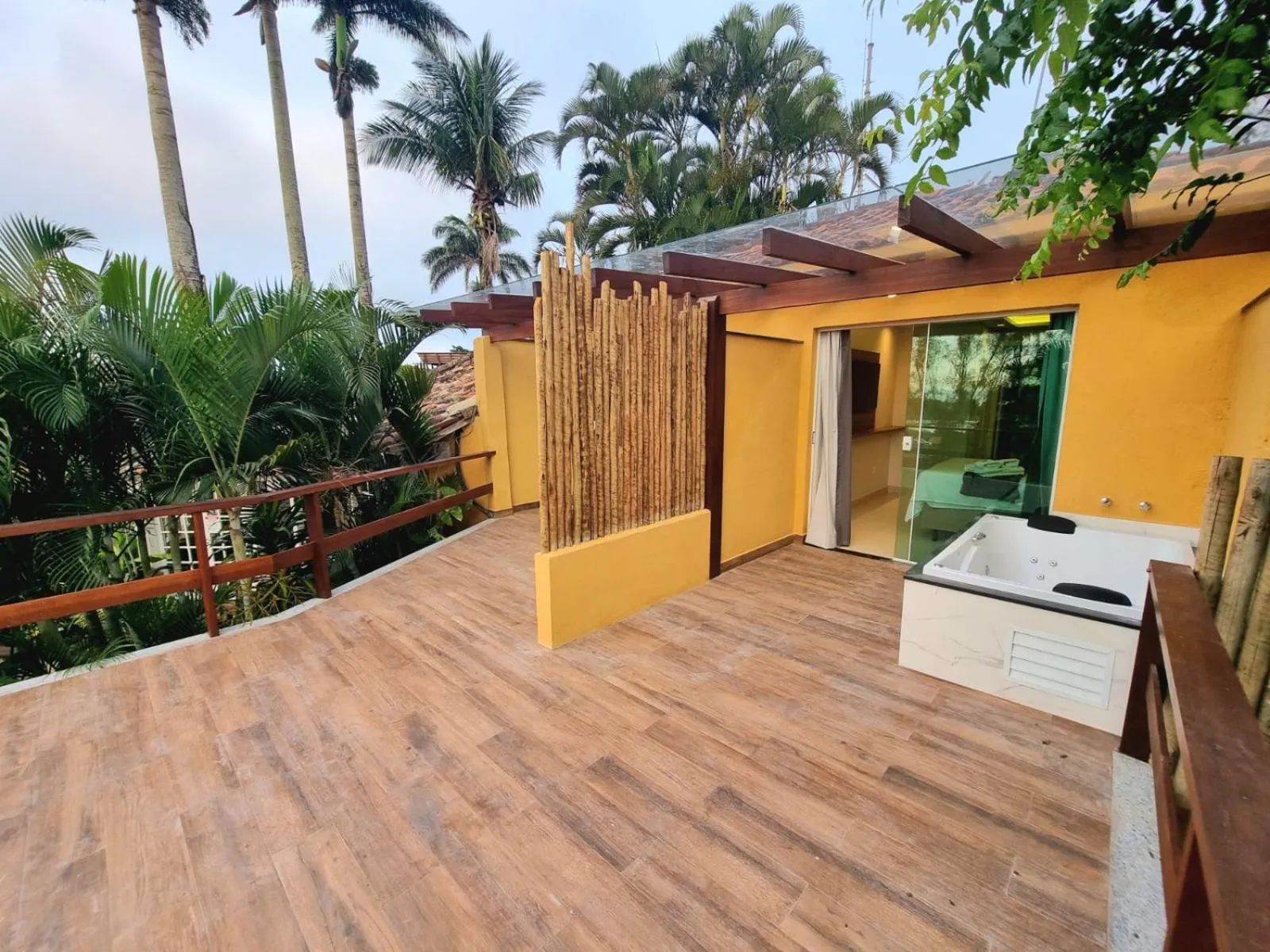 Hot Tub in Hotel Pousada Casacolina