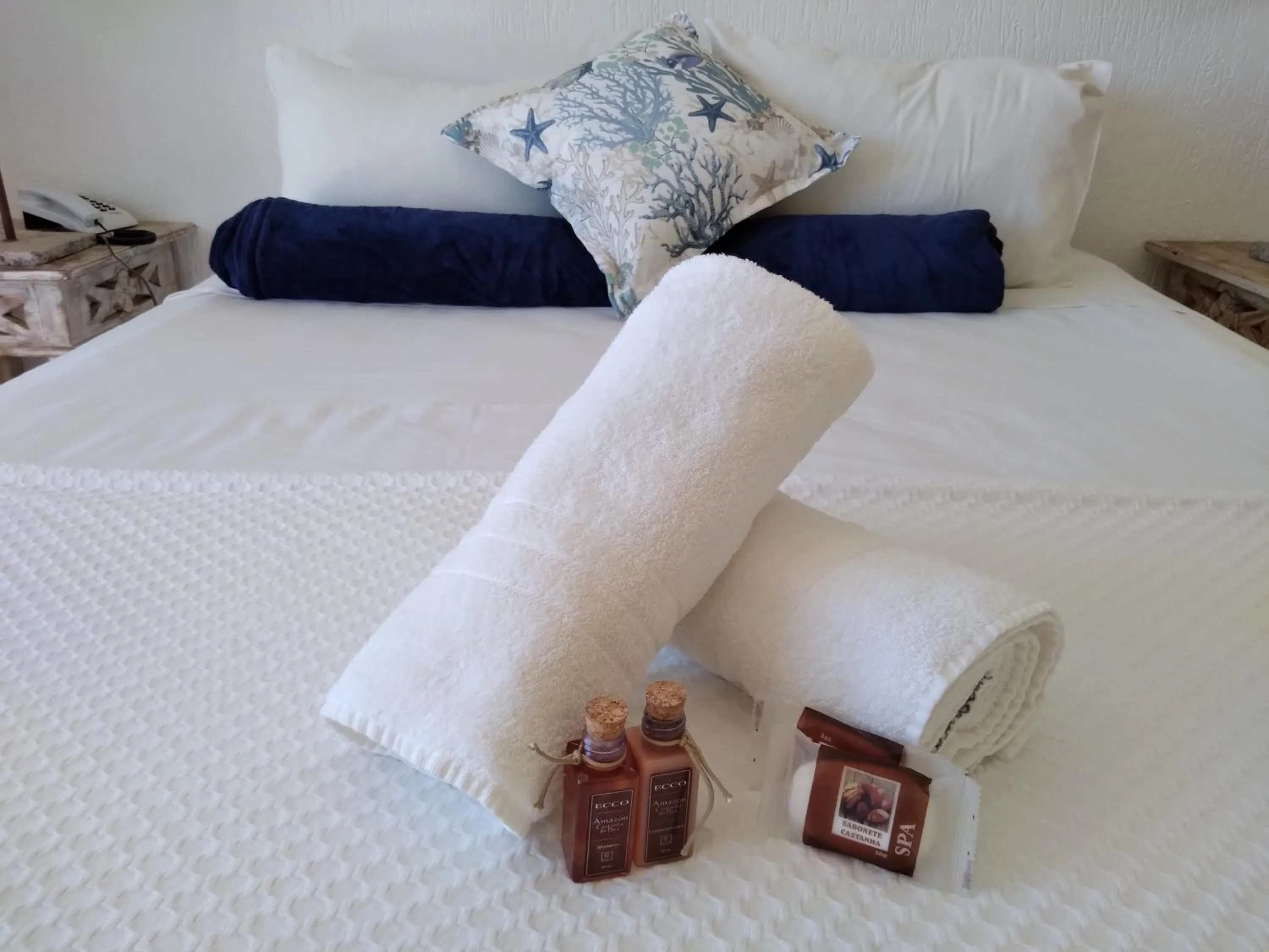 towels, Bed in Hotel Pousada Casacolina