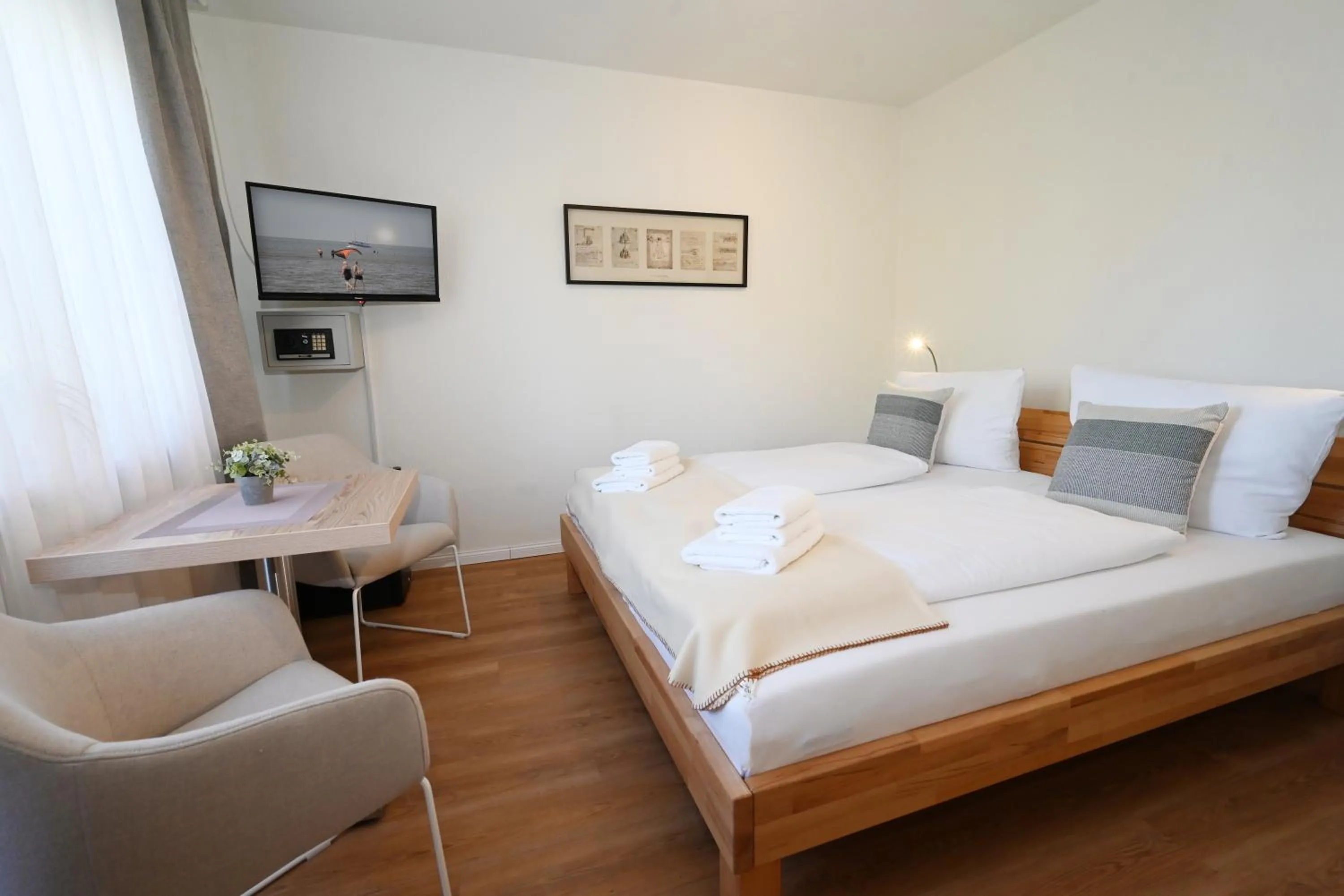 Bedroom, Bed in Strandhotel Salty