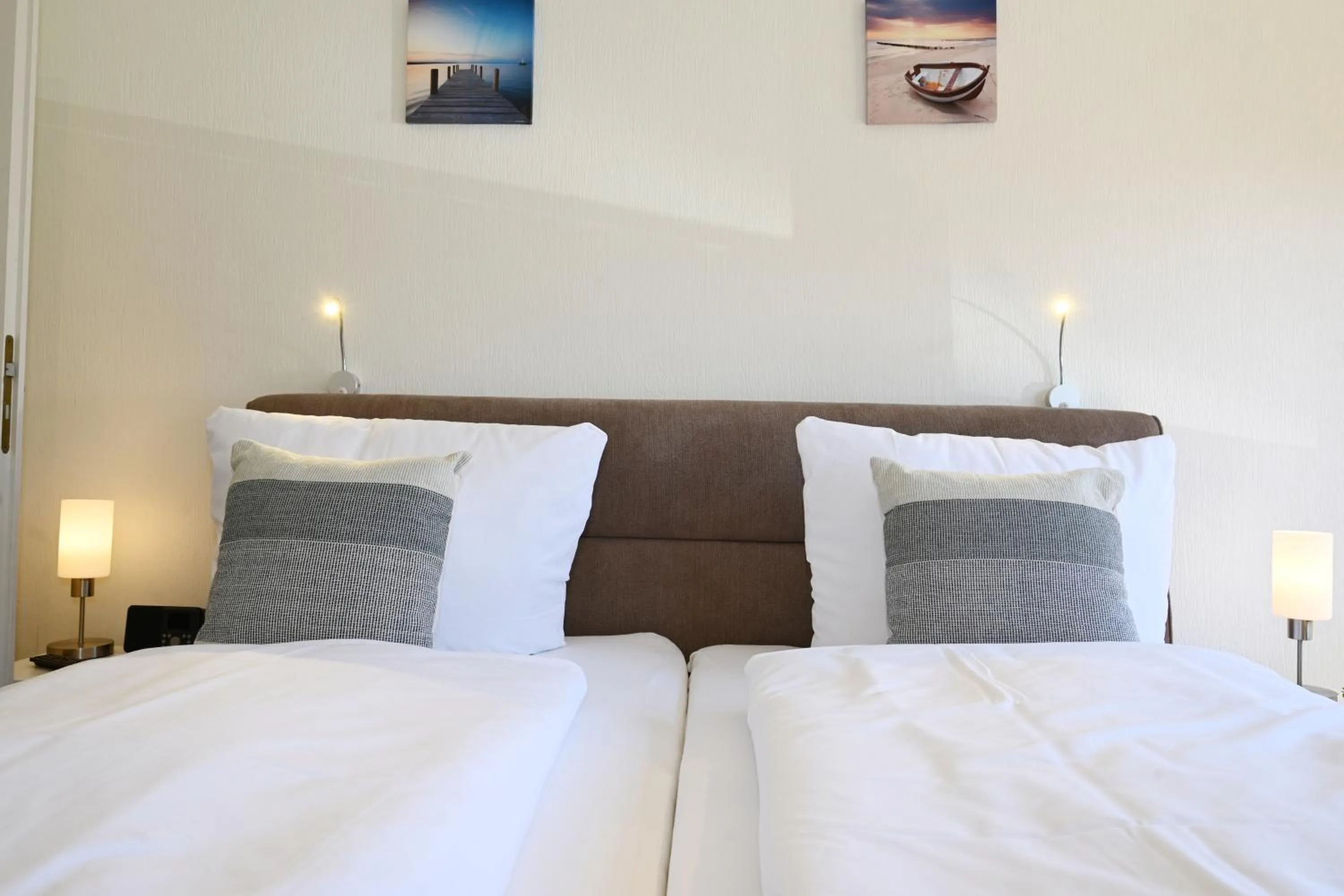 Bedroom, Bed in Strandhotel Salty