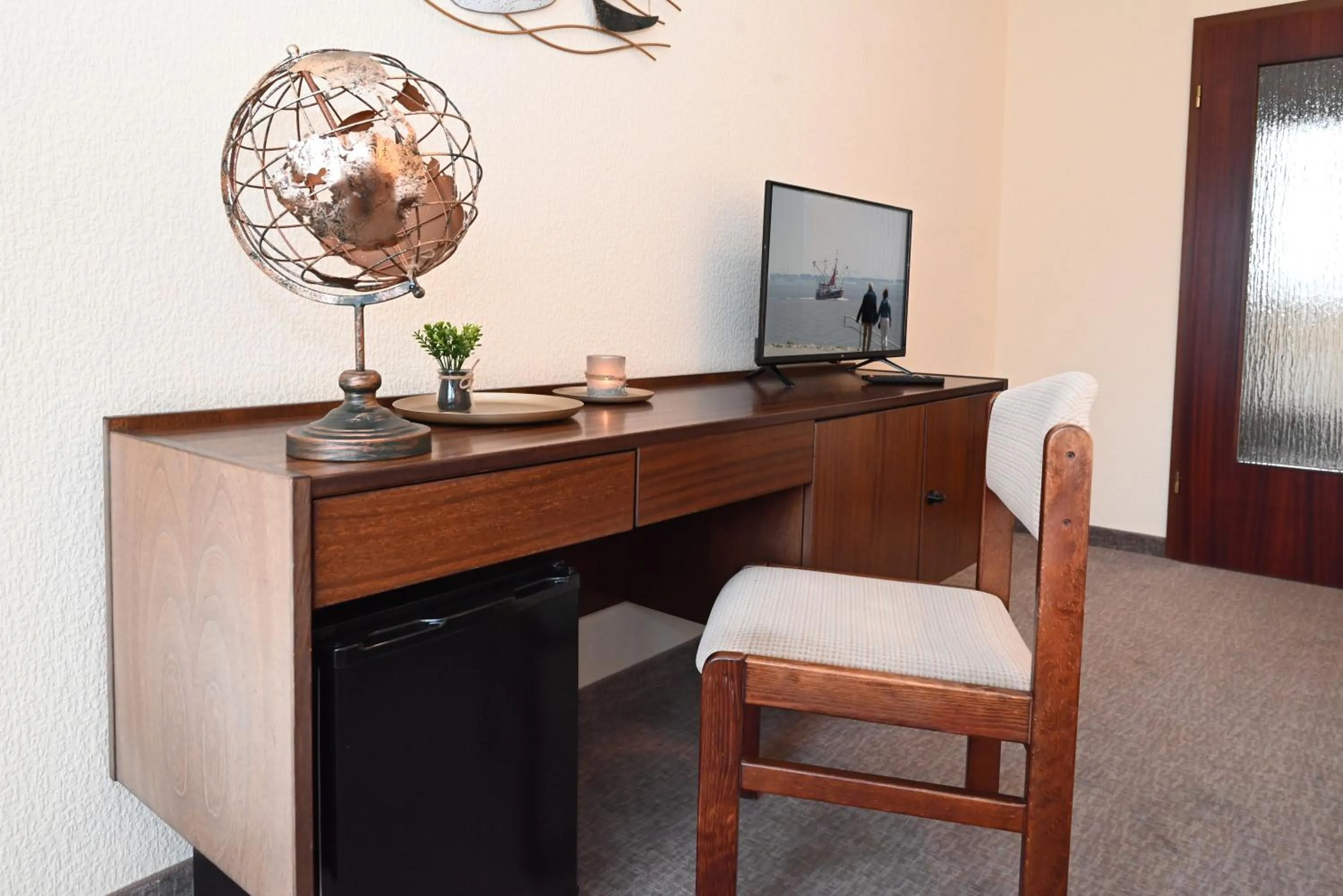 Photo of the whole room in Strandhotel Salty