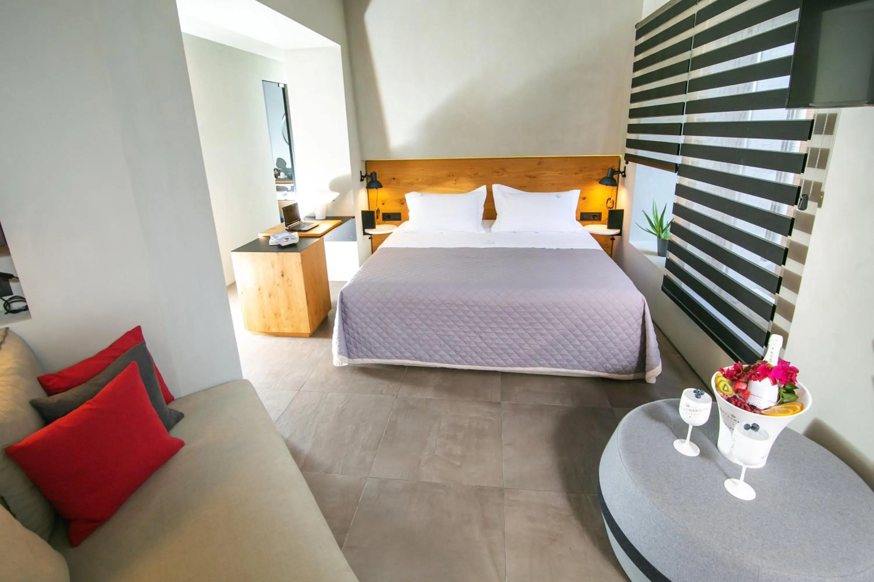 TV and multimedia, Bed in Marquise Suites - Adults Only