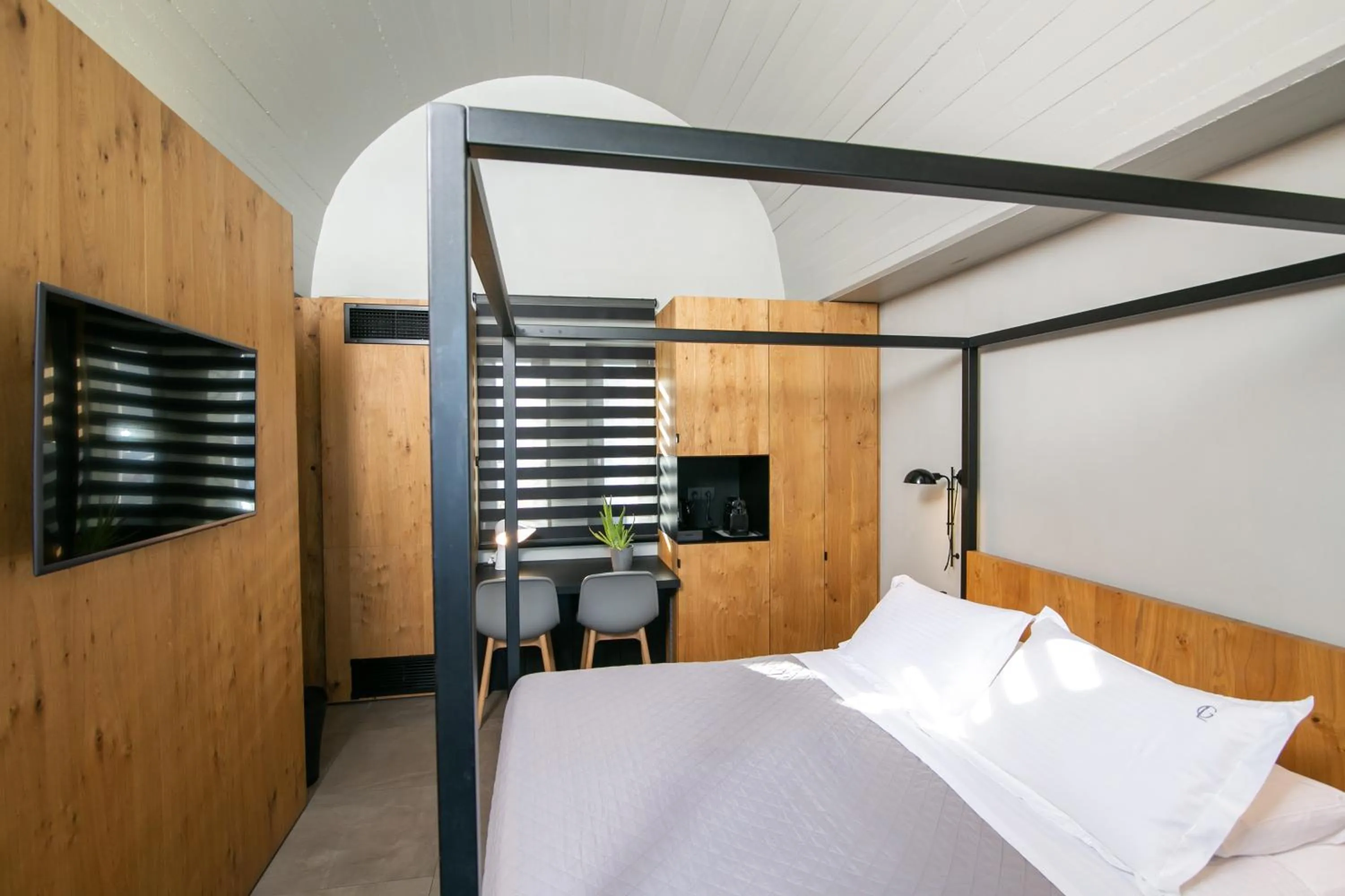 TV and multimedia, Bed in Marquise Suites - Adults Only