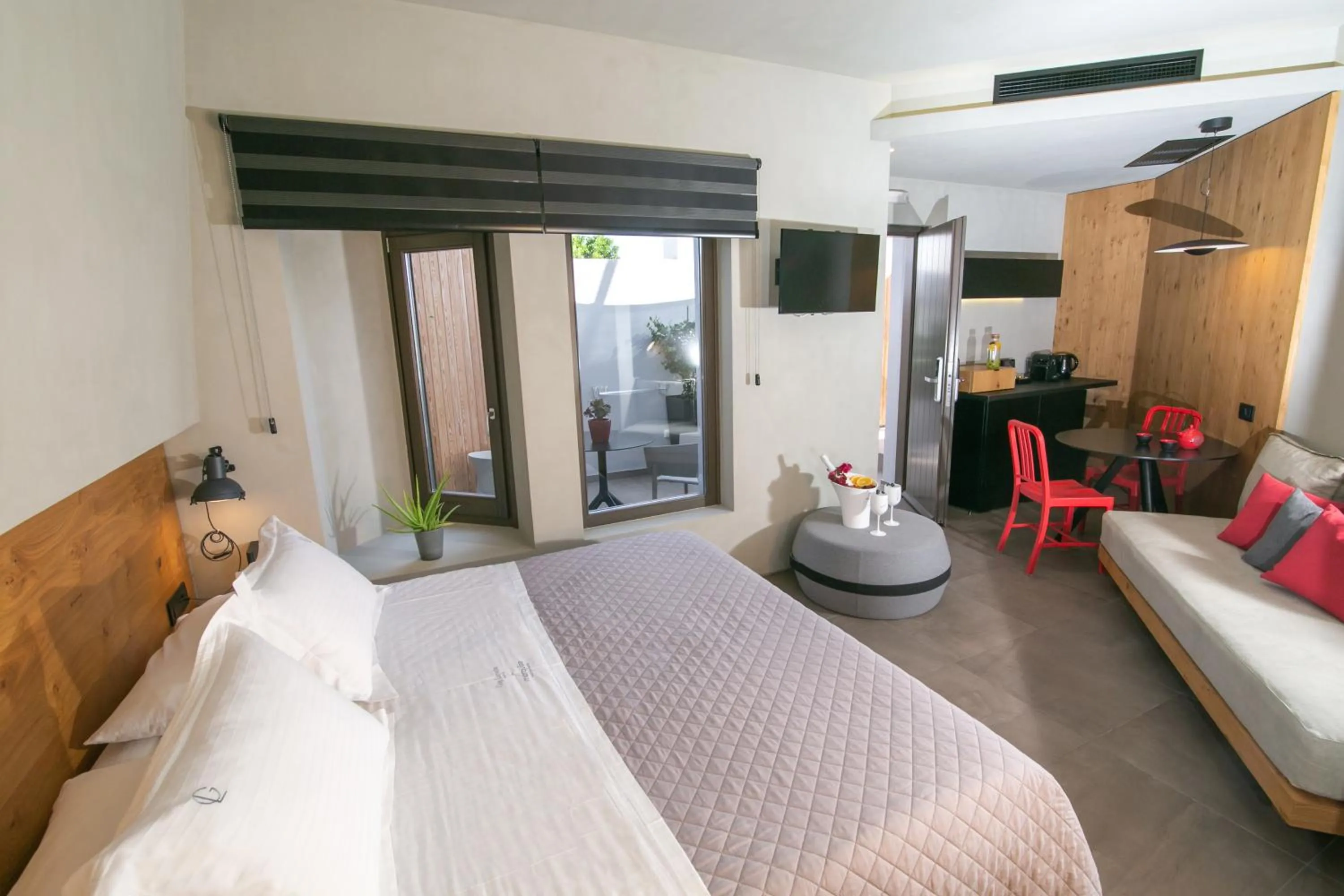 TV and multimedia, Bed in Marquise Suites - Adults Only