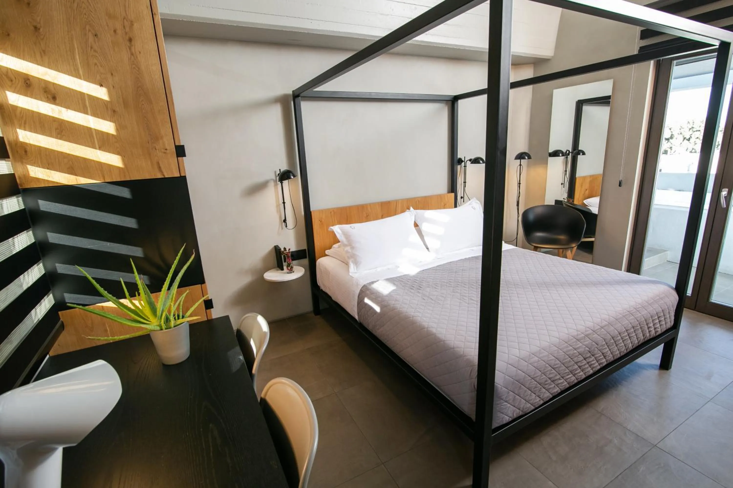 TV and multimedia, Bed in Marquise Suites - Adults Only