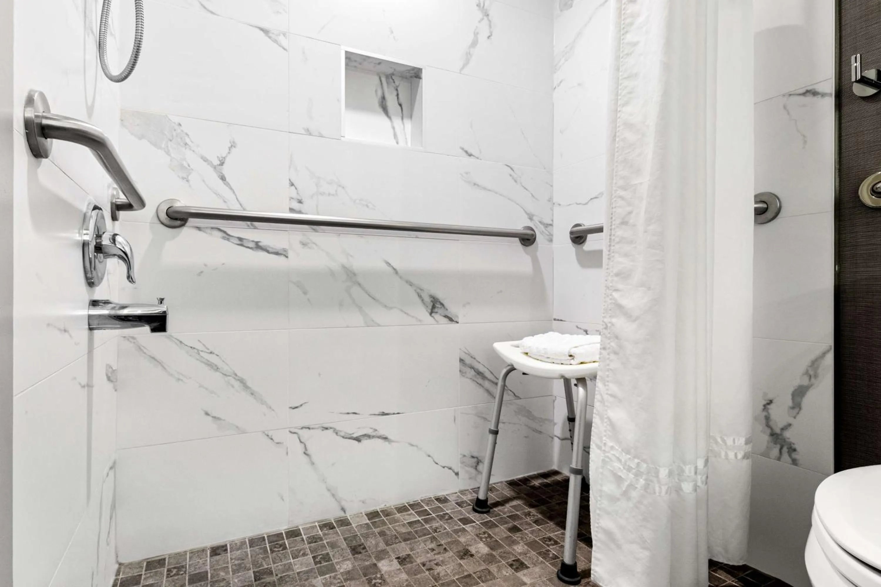 Bathroom in Best Western Premier Calgary Plaza Hotel & Conference Centre