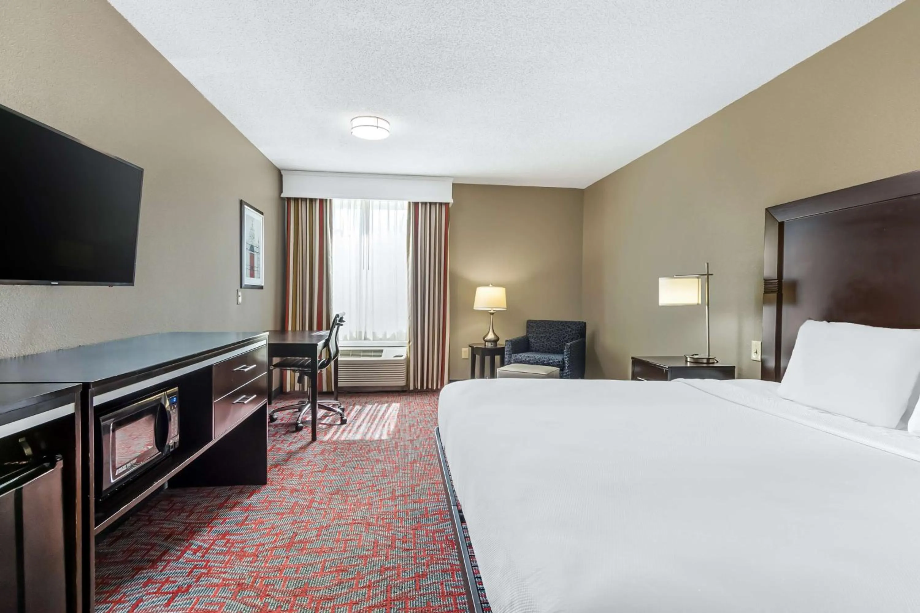 Bedroom in Best Western Airport Inn & Suites