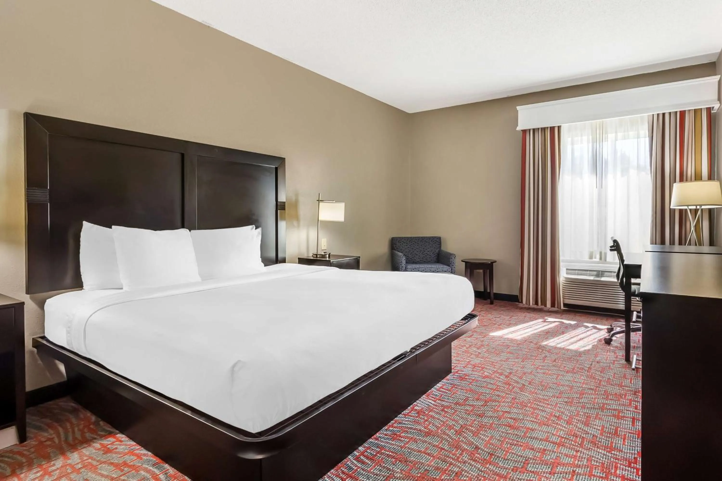 Bedroom in Best Western Airport Inn & Suites