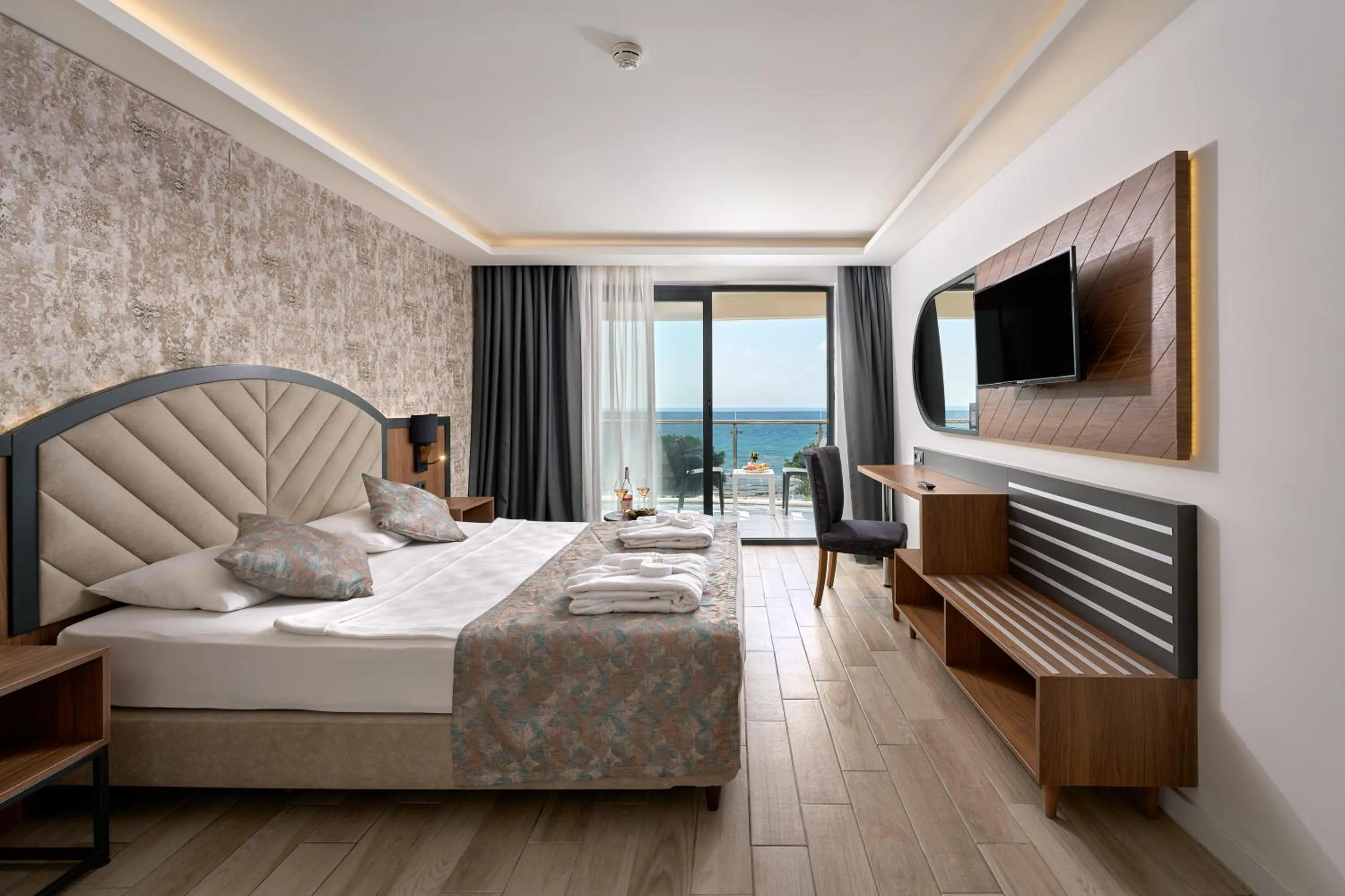 Sea view, Bed in Grand Uysal Beach & Spa Hotel