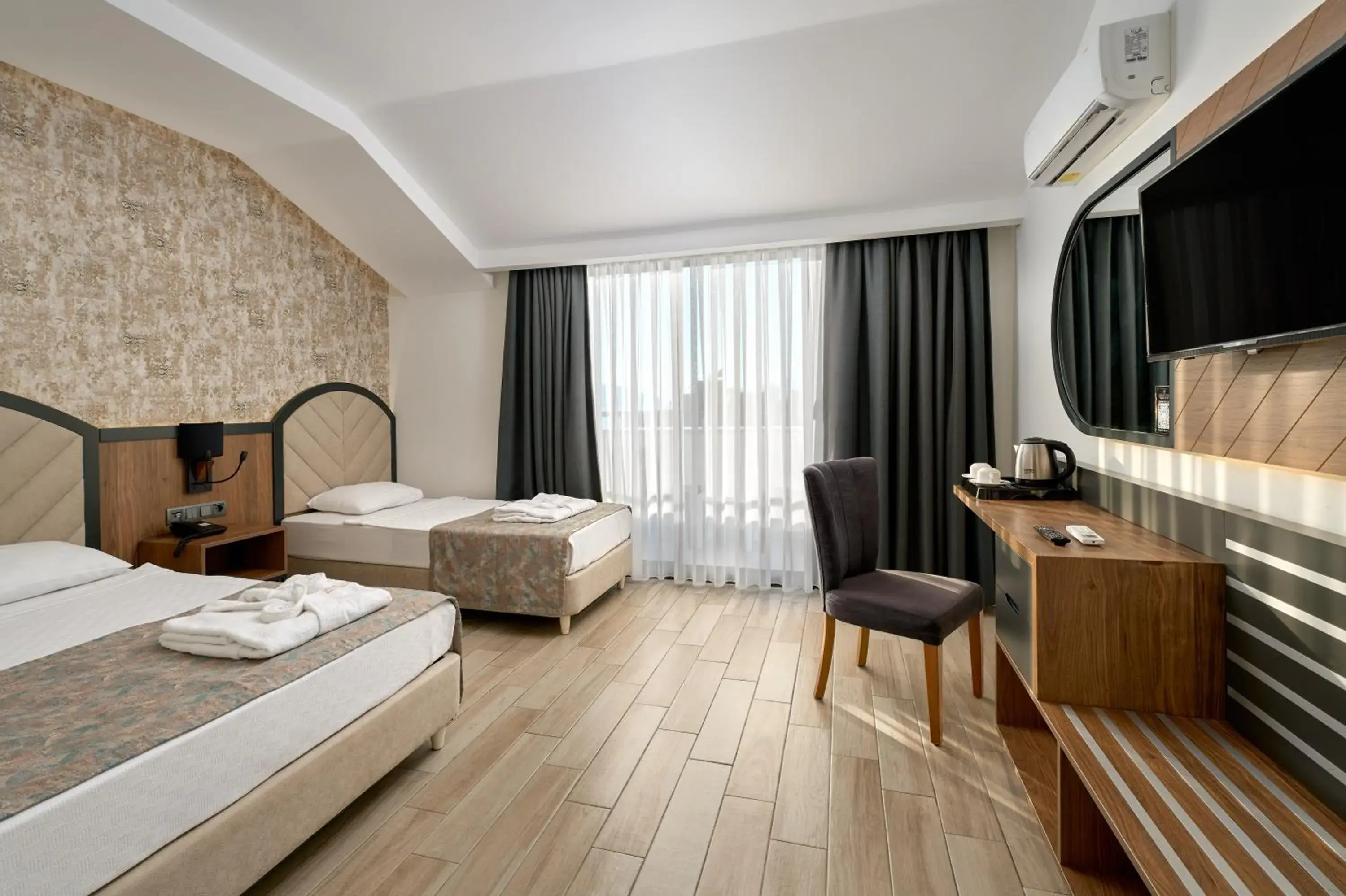 Double Room in Grand Uysal Beach & Spa Hotel Double Room in Grand Uysal Beach & Spa Hotel