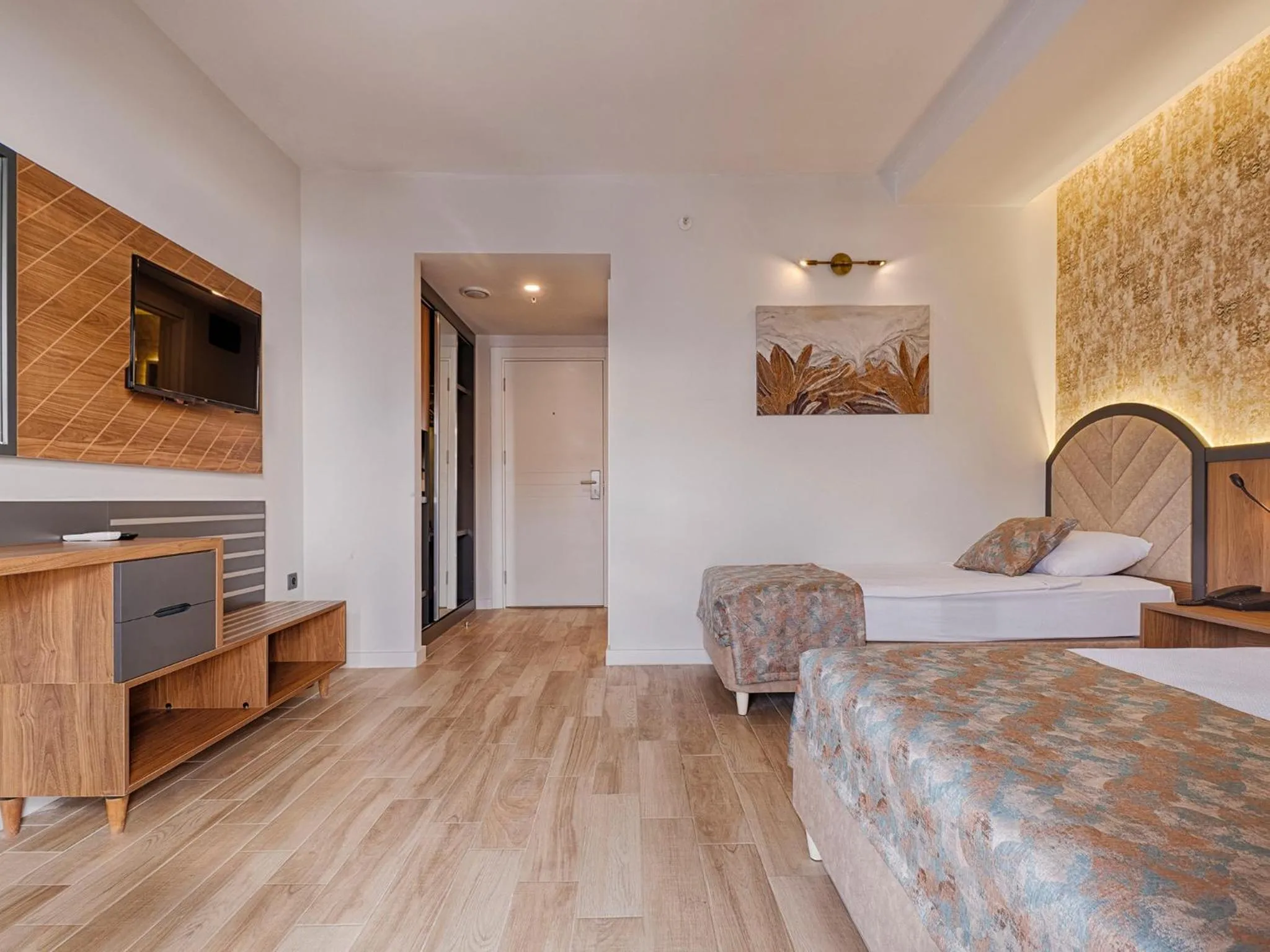 Photo of the whole room, Bed in Grand Uysal Beach & Spa Hotel