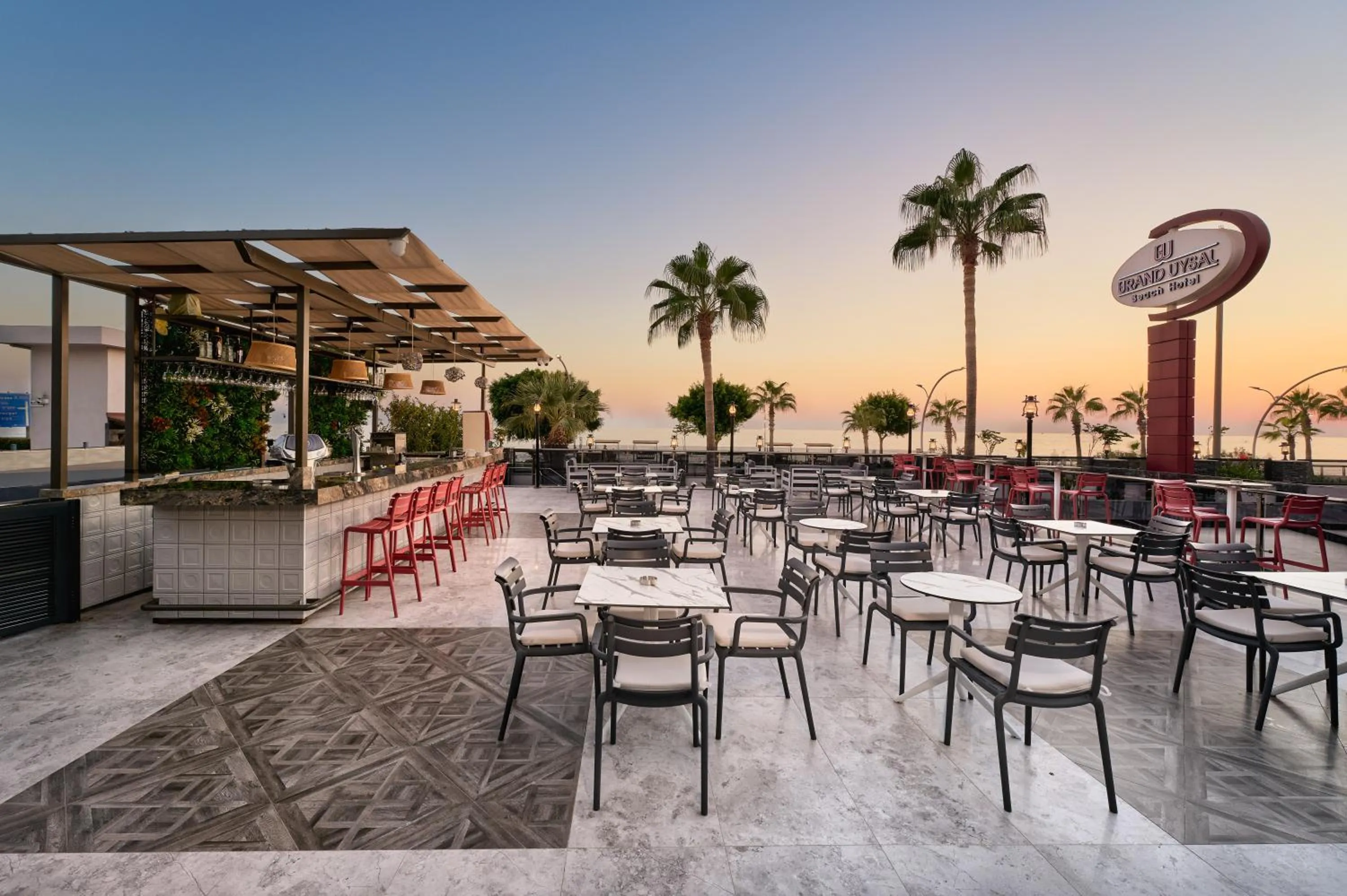 Lounge or bar in Grand Uysal Beach & Spa Hotel