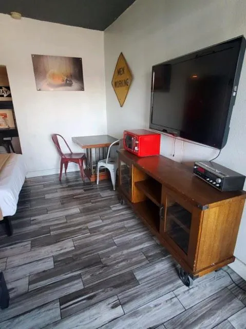 Bed in Desert Hills Motel