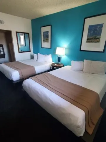Bed in Desert Hills Motel