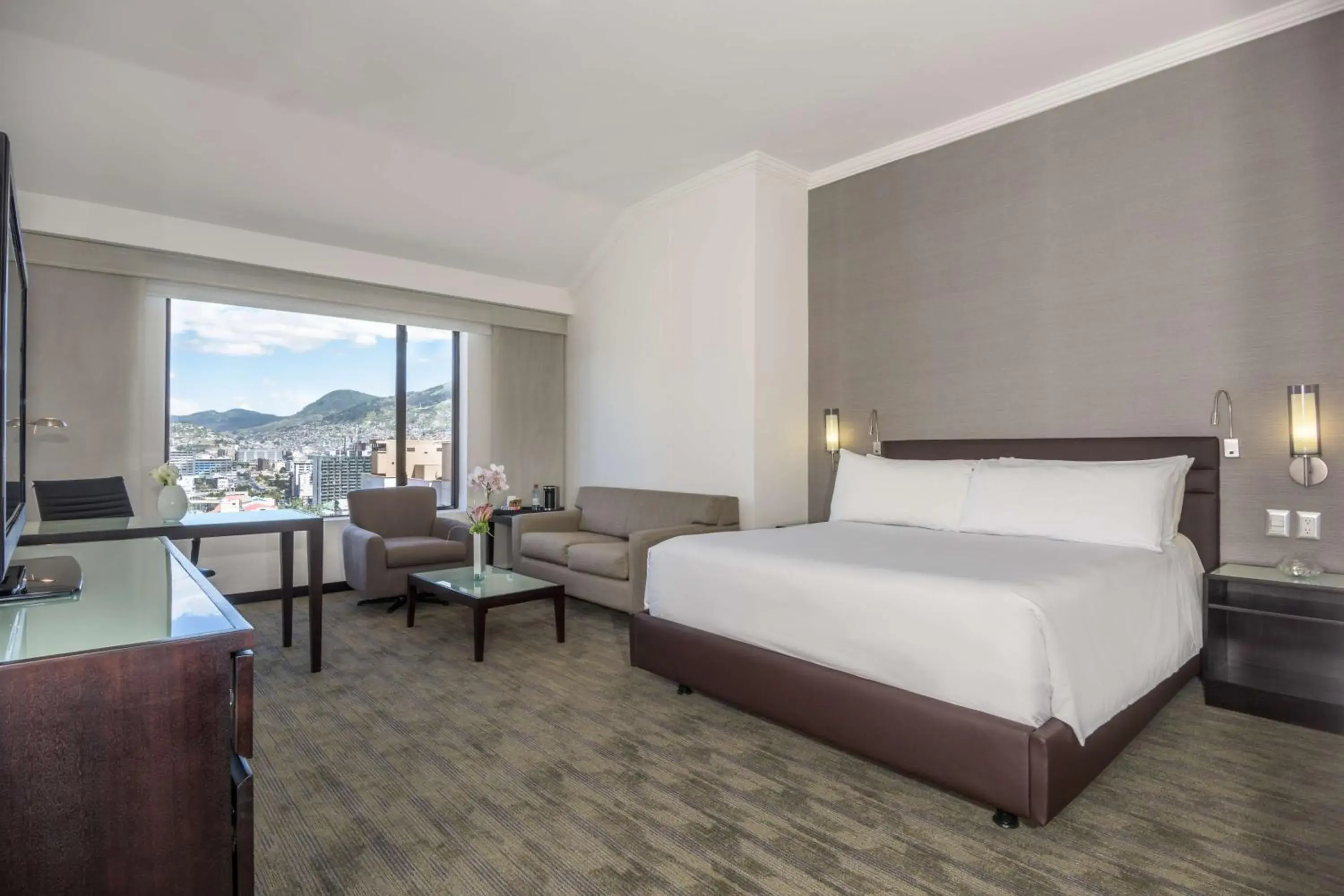 Photo of the whole room, Bed in NH Collection Quito Royal Photo of the whole room, Bed in NH Collection Quito Royal