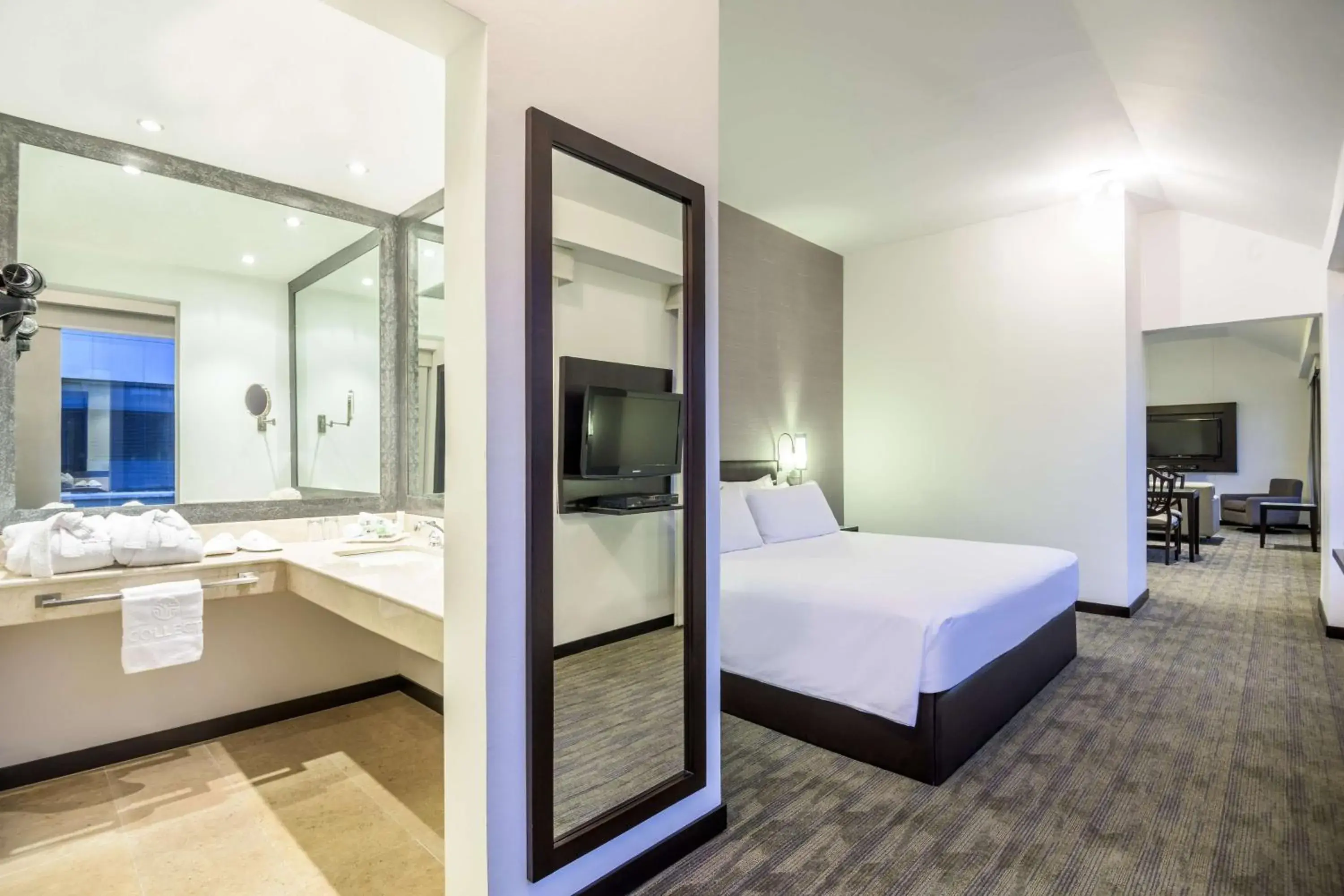 Photo of the whole room, Bed in NH Collection Quito Royal Photo of the whole room, Bed in NH Collection Quito Royal