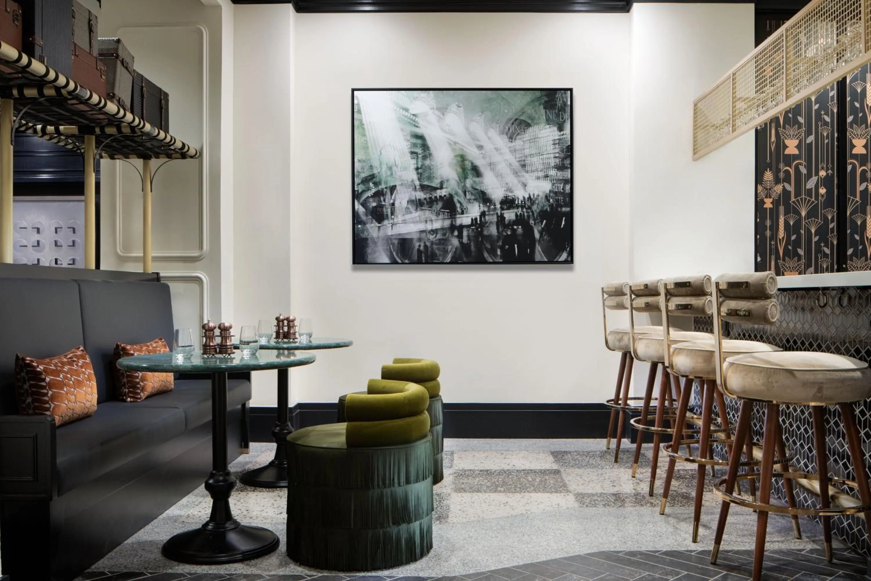 Lounge or bar in The LaSalle Hotel, Bryan College Station, a Tribute Portfolio Hotel