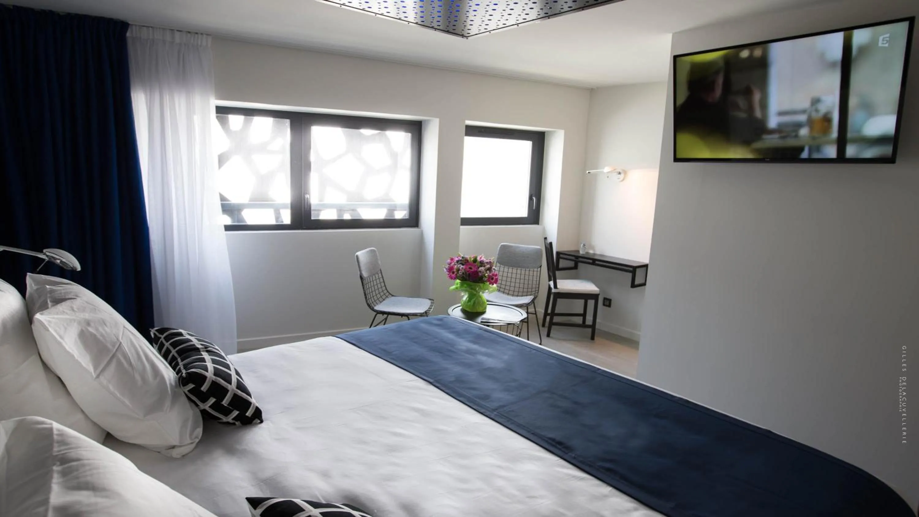 Photo of the whole room, Bed in Hôtel La Fabrique