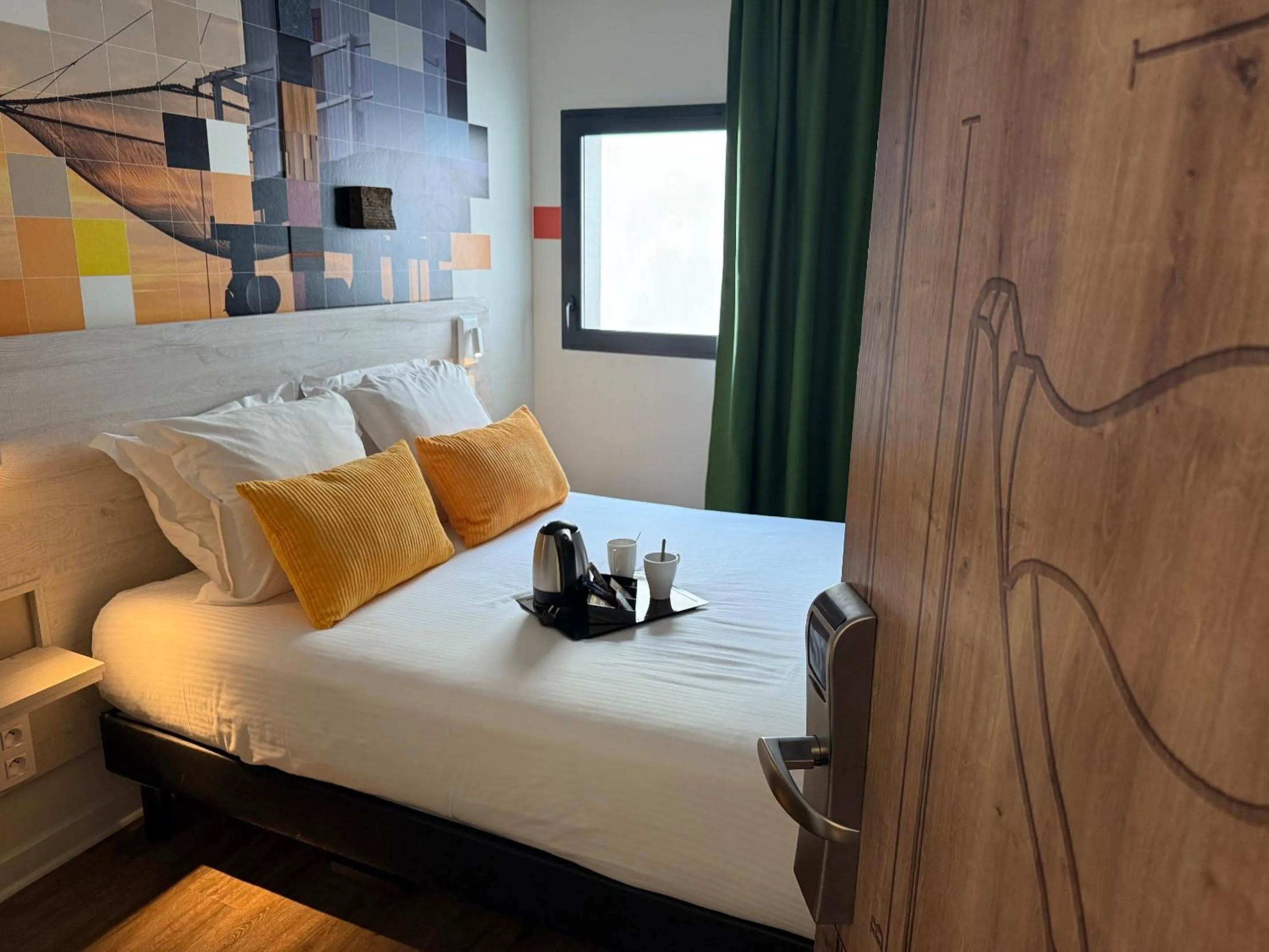 Bedroom, Bed in Hôtel La Fabrique