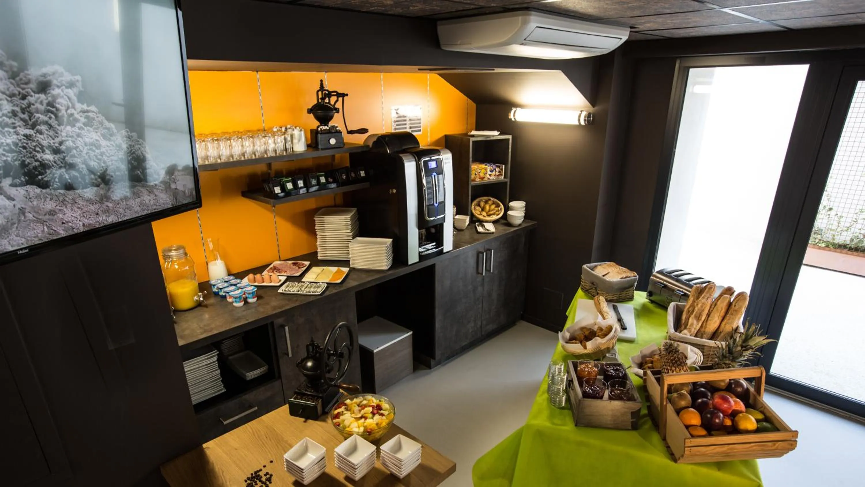 Breakfast in Hôtel La Fabrique