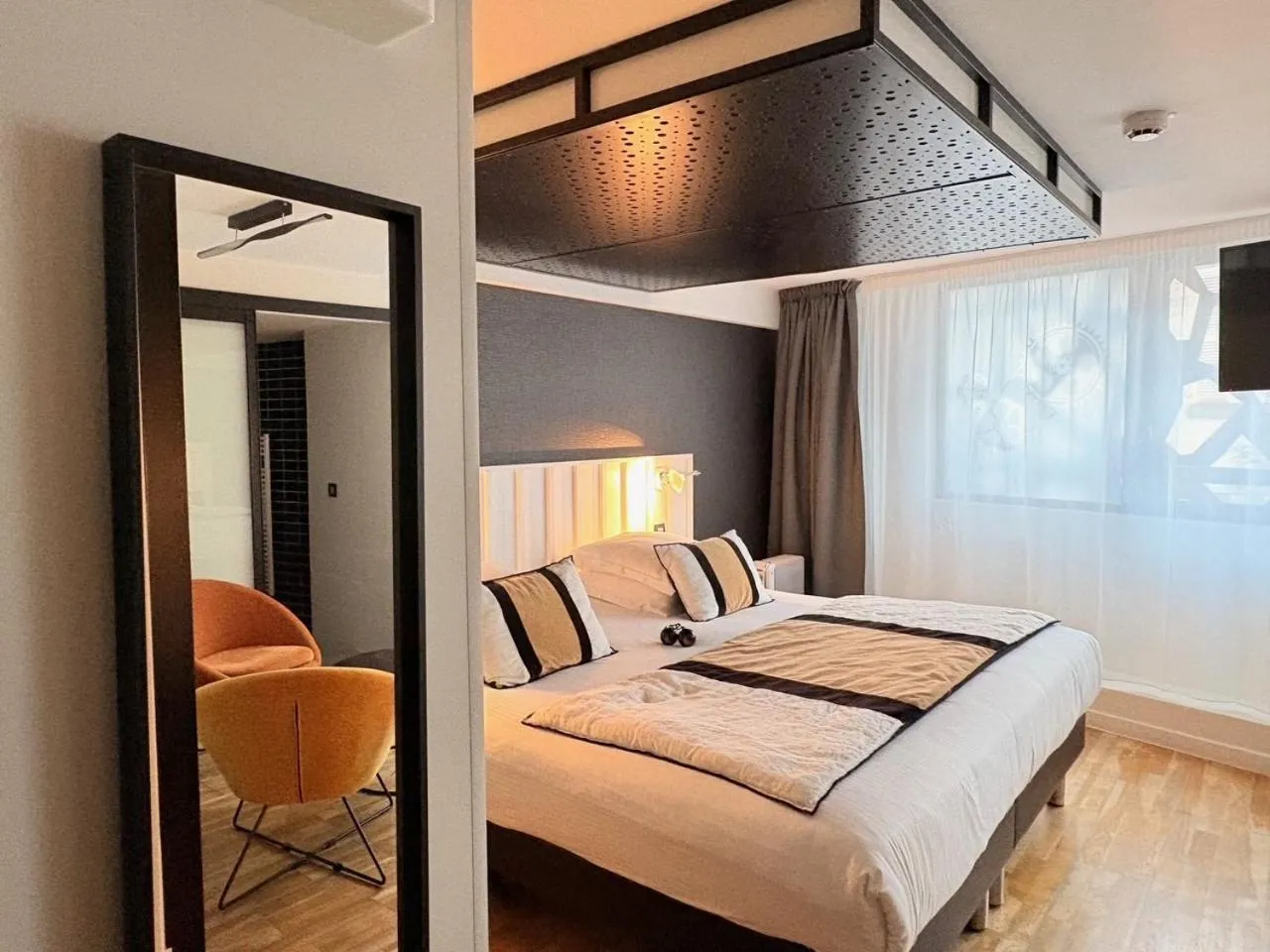 Bedroom, Bed in Hôtel La Fabrique