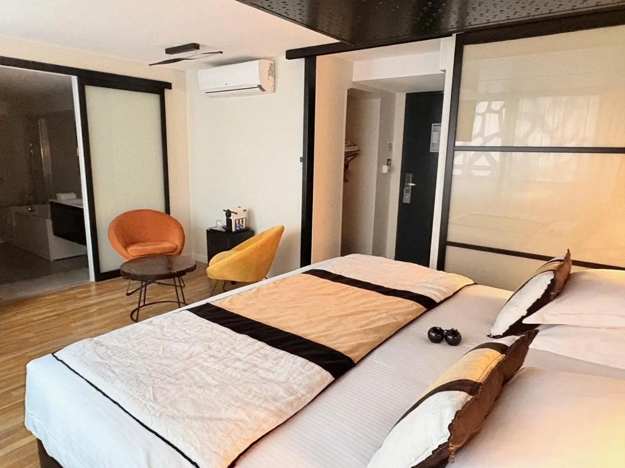 Bedroom, Bed in Hôtel La Fabrique