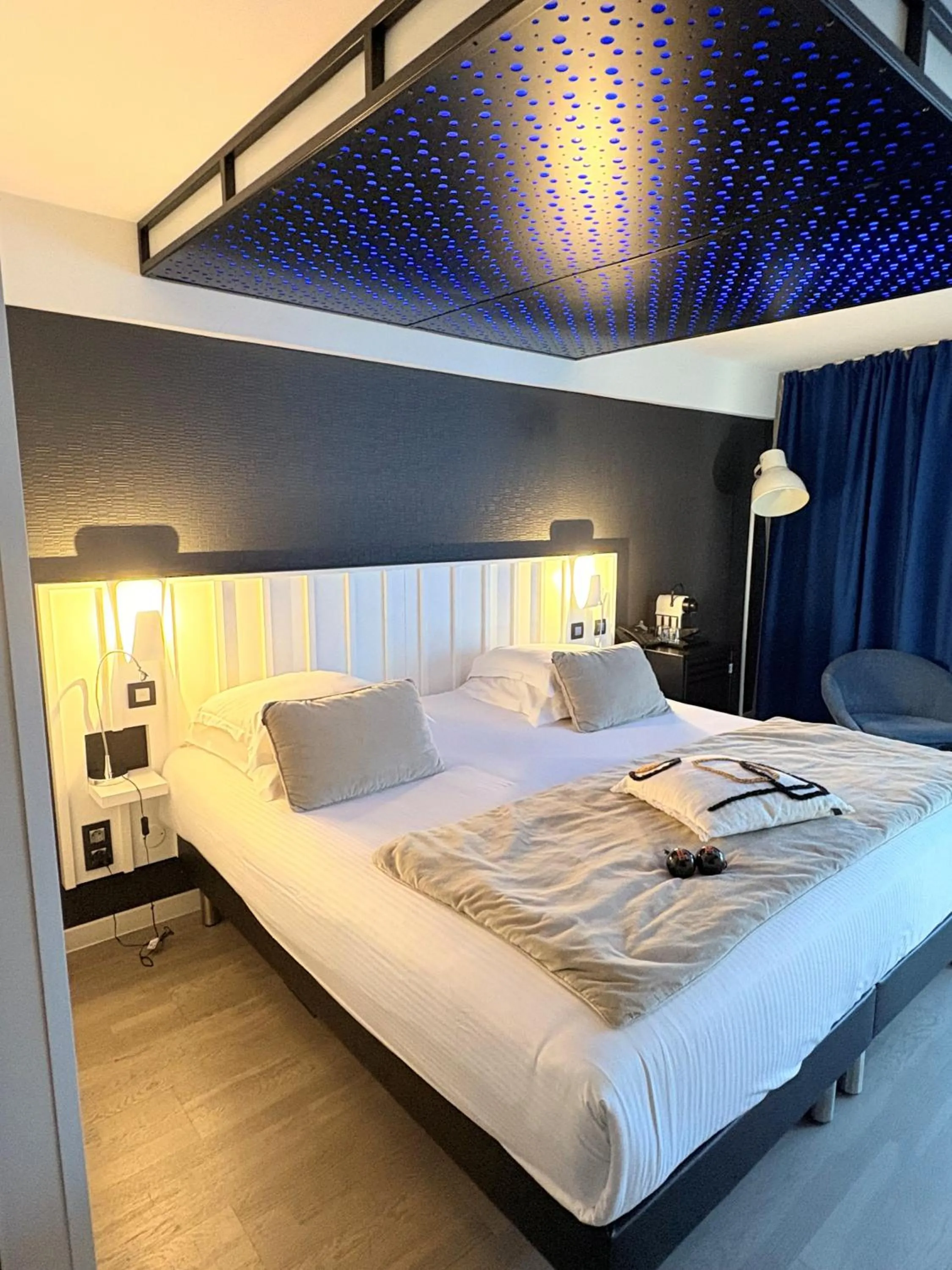 Bedroom, Bed in Hôtel La Fabrique