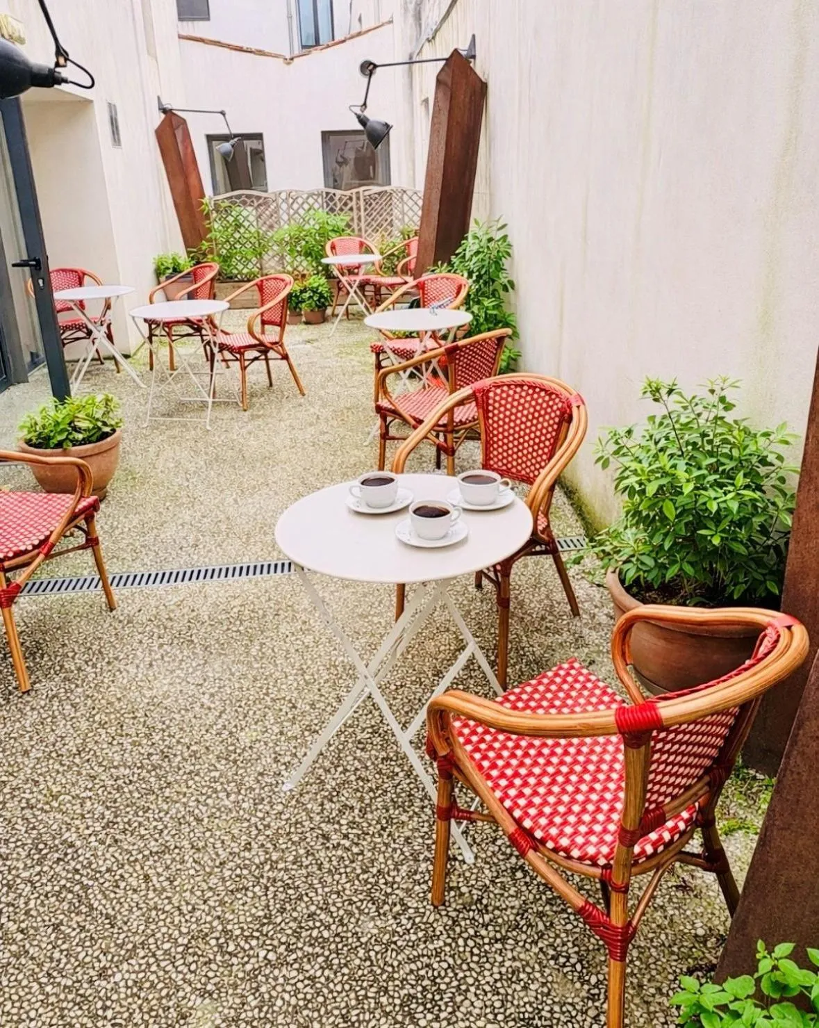 Patio in Hôtel La Fabrique