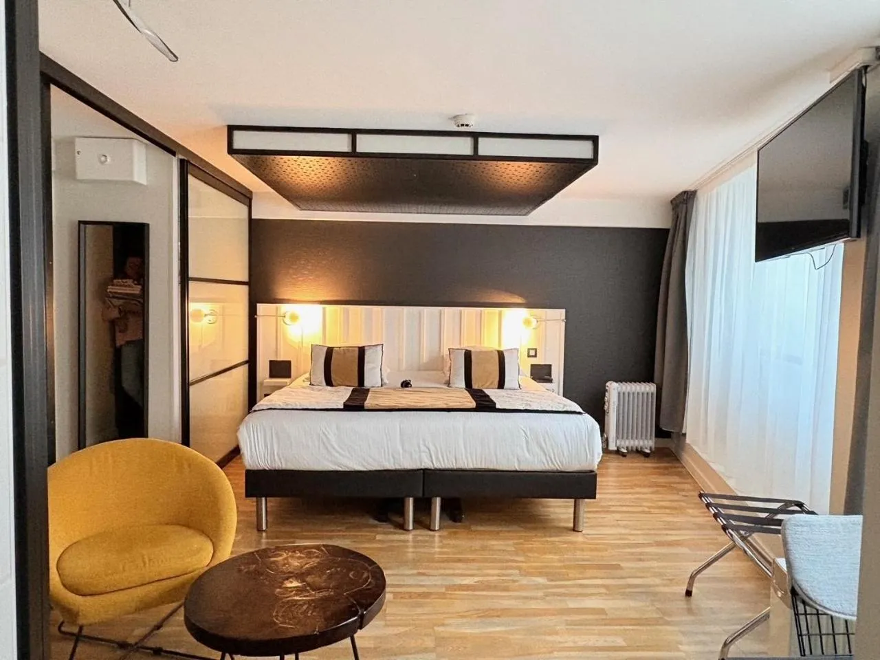 Bedroom, Bed in Hôtel La Fabrique