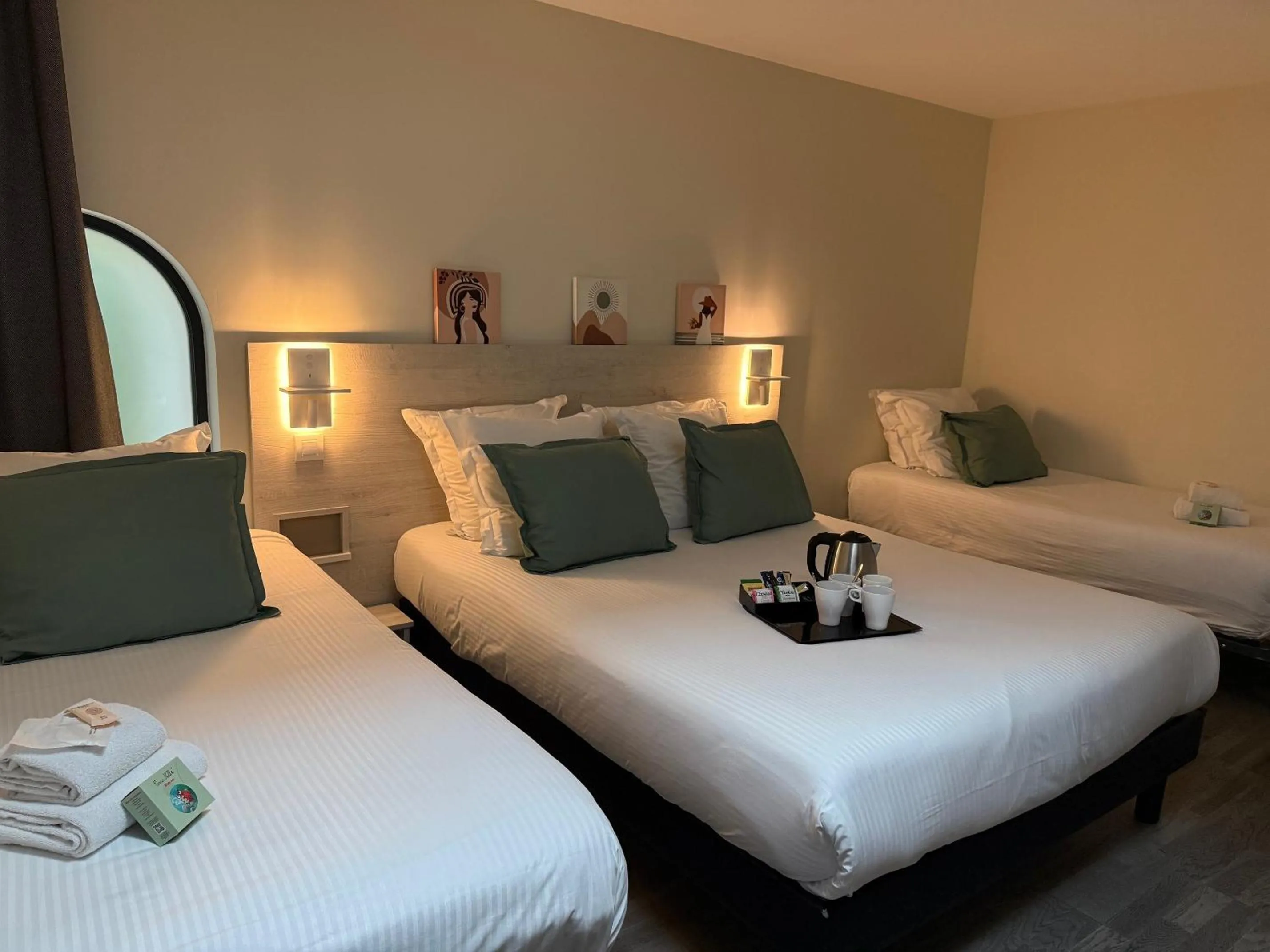 Bedroom, Bed in Hôtel La Fabrique