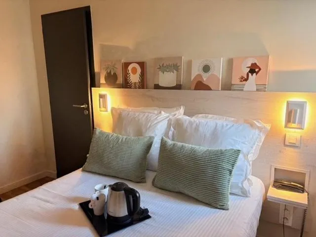 Bedroom, Bed in Hôtel La Fabrique