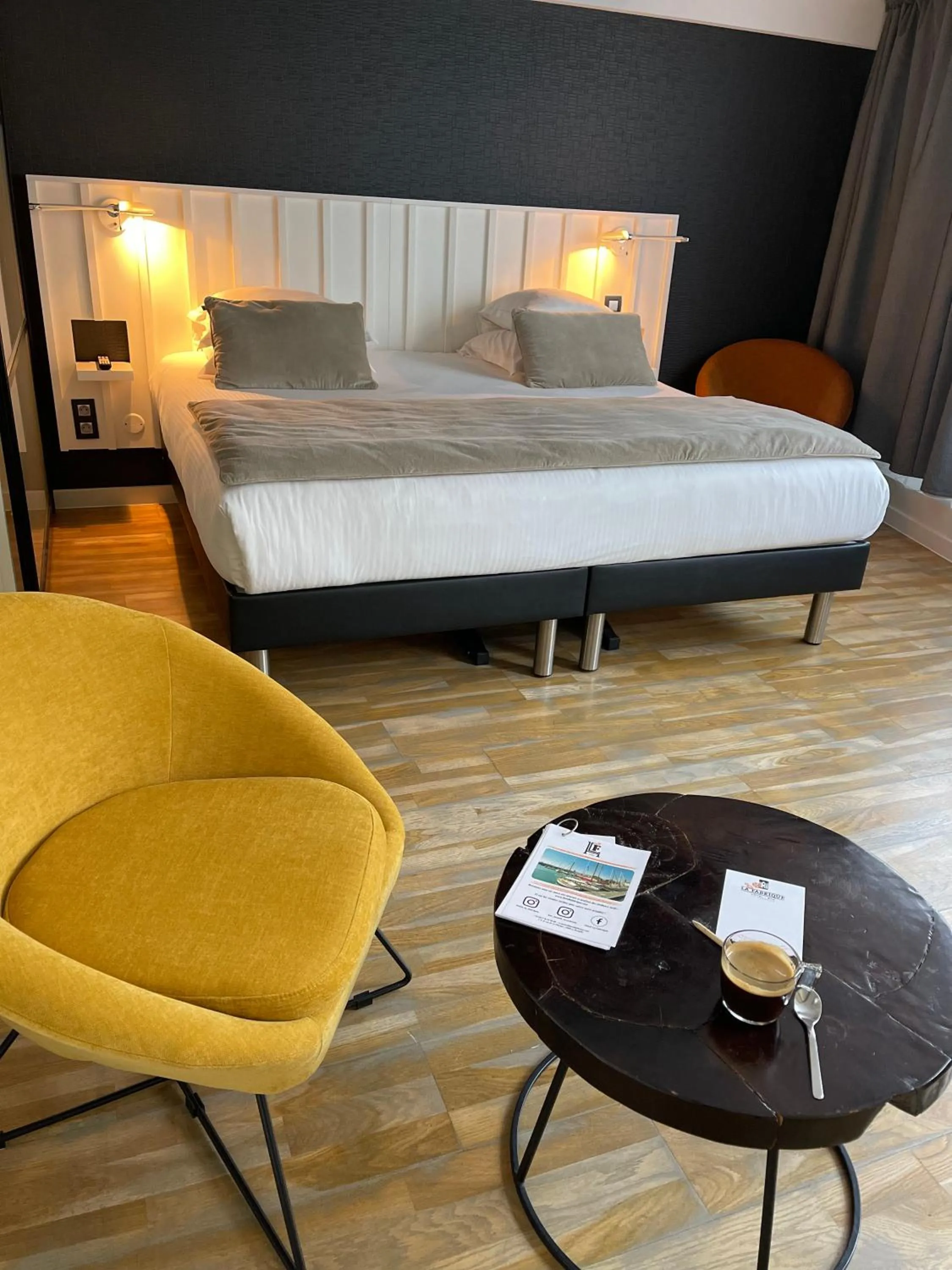 Photo of the whole room, Bed in Hôtel La Fabrique