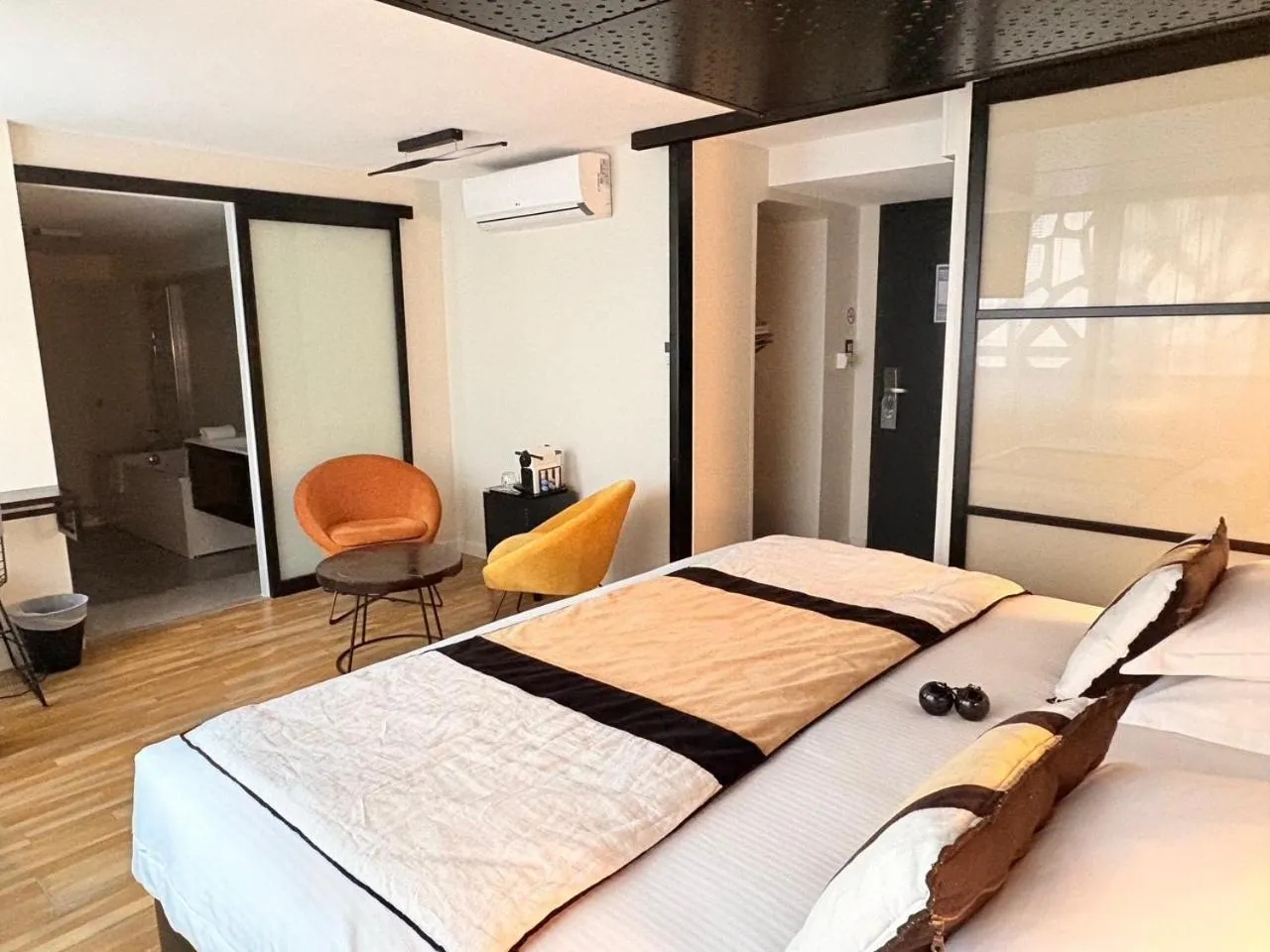 Bedroom, Bed in Hôtel La Fabrique