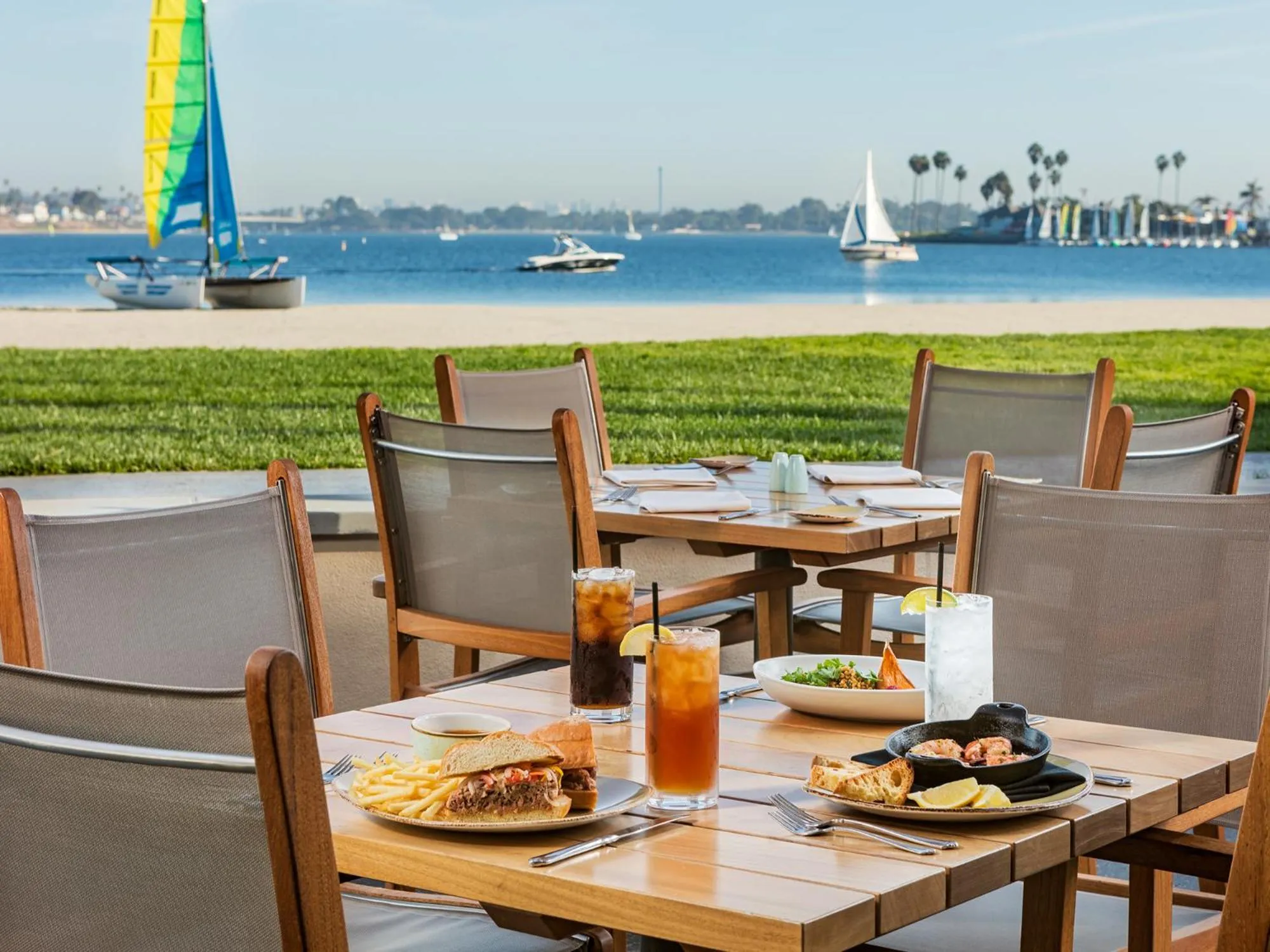 Restaurant/places to eat in Catamaran Resort Hotel and Spa