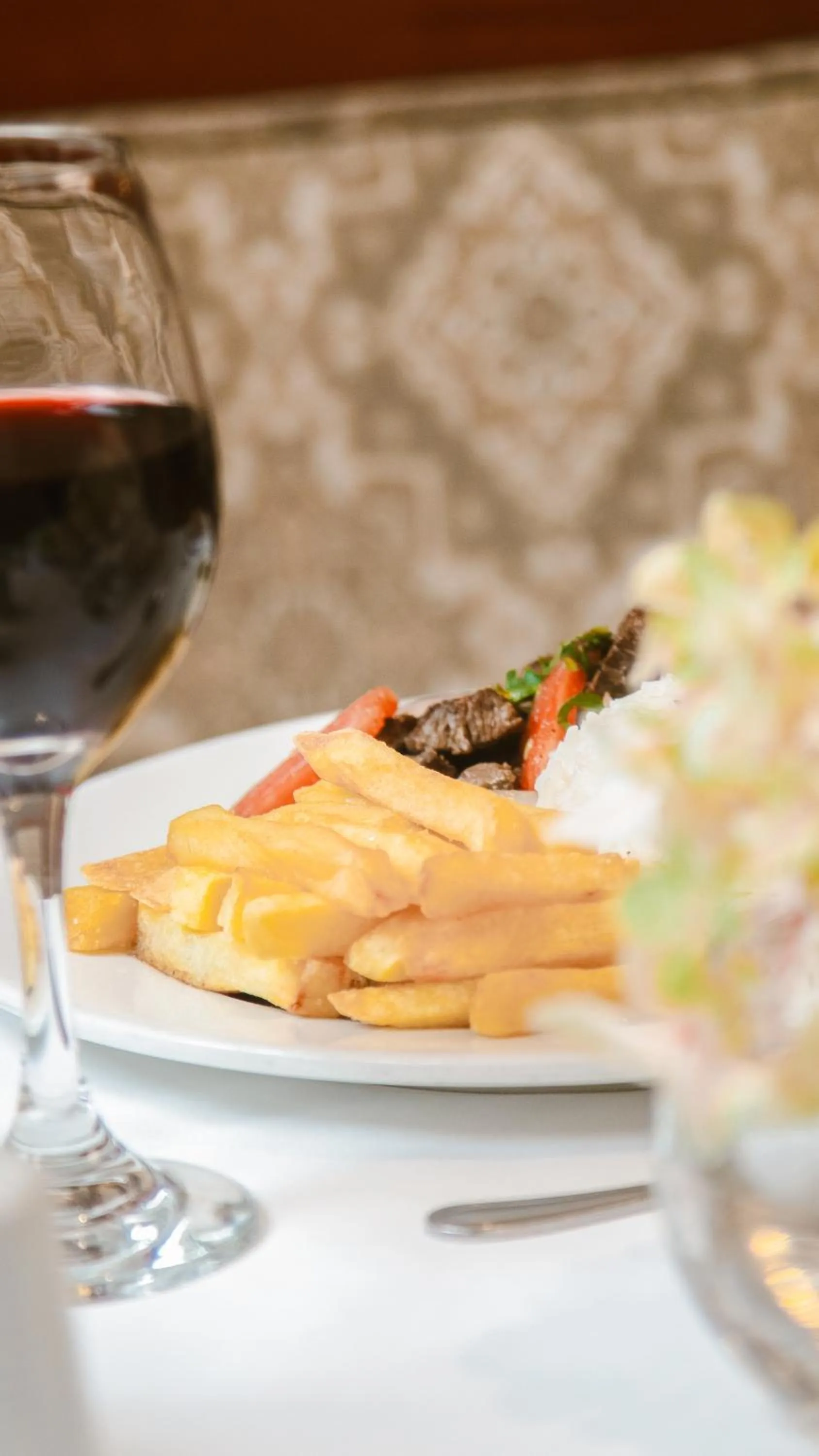 Restaurant/places to eat in Los Tallanes Hotel & Suites