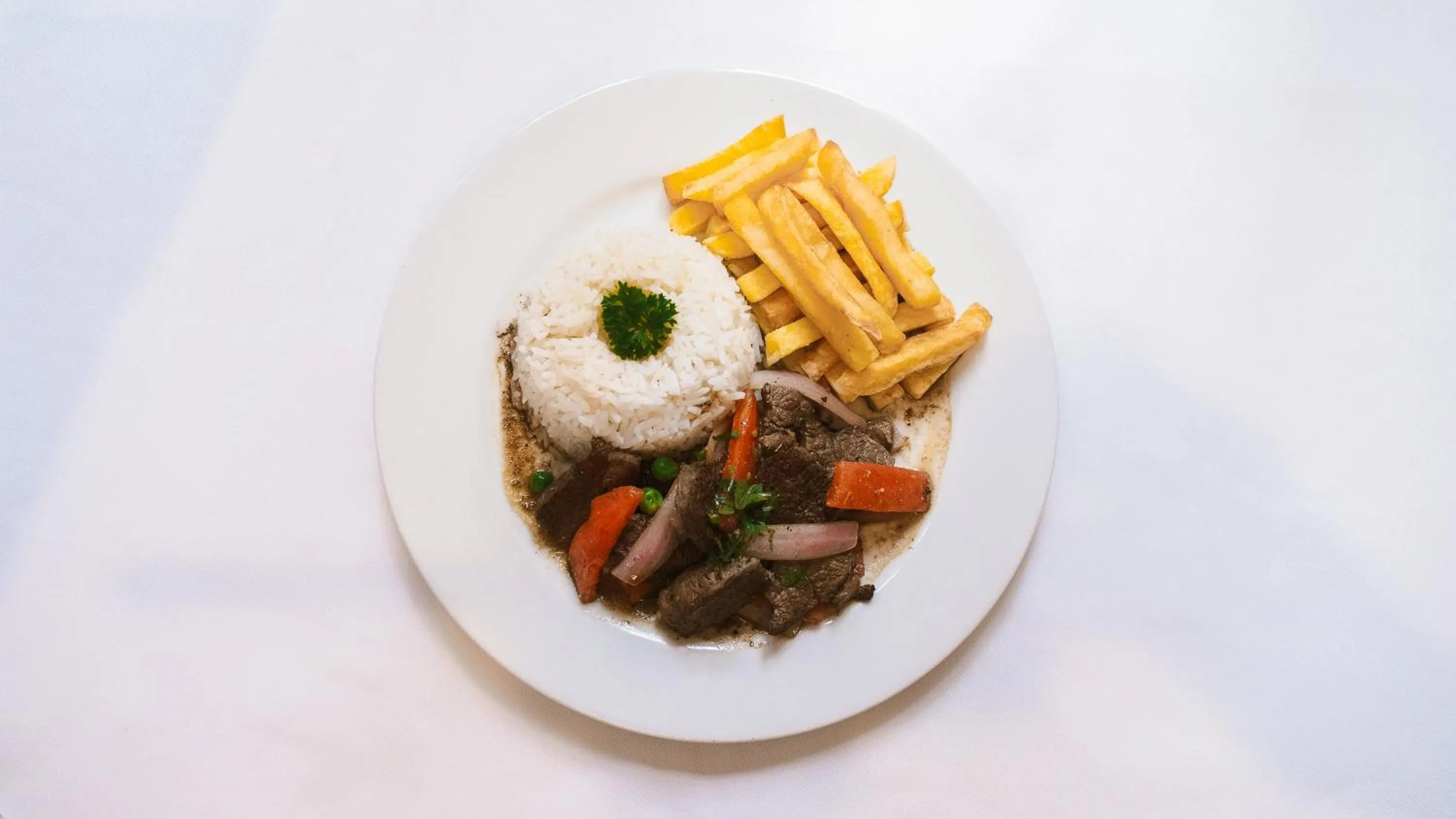 Restaurant/places to eat in Los Tallanes Hotel & Suites