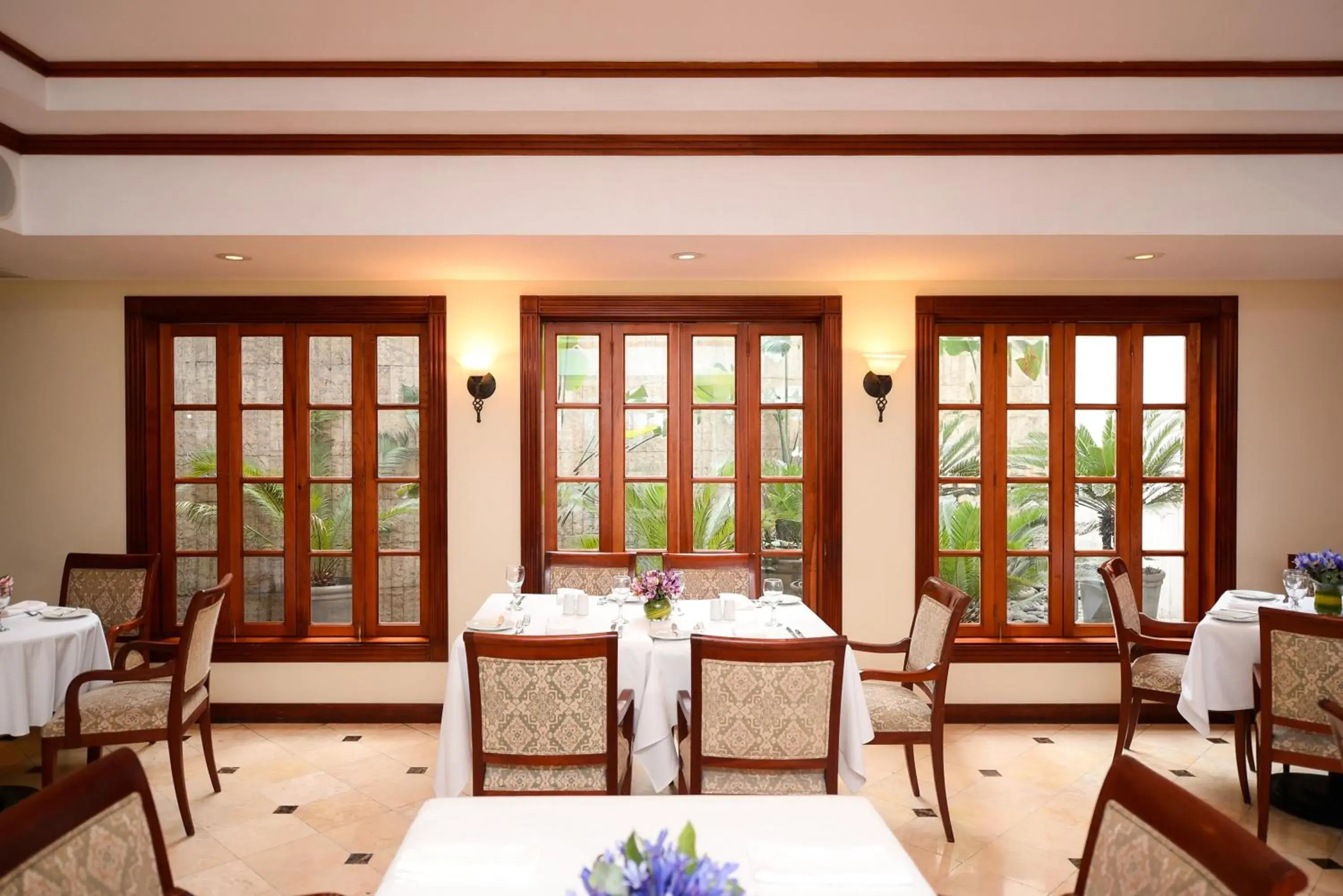 Restaurant/places to eat in Los Tallanes Hotel & Suites Restaurant/places to eat in Los Tallanes Hotel & Suites