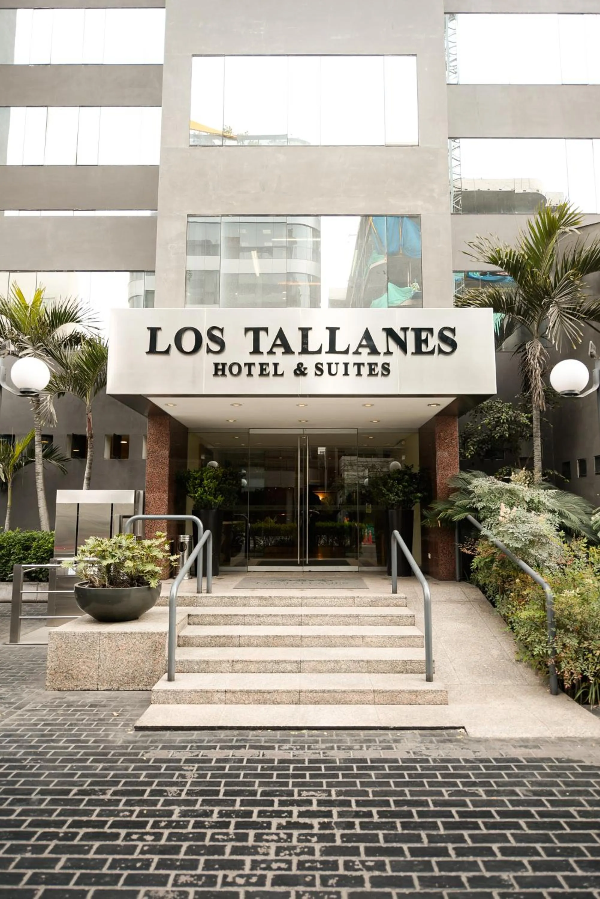 Facade/entrance in Los Tallanes Hotel & Suites