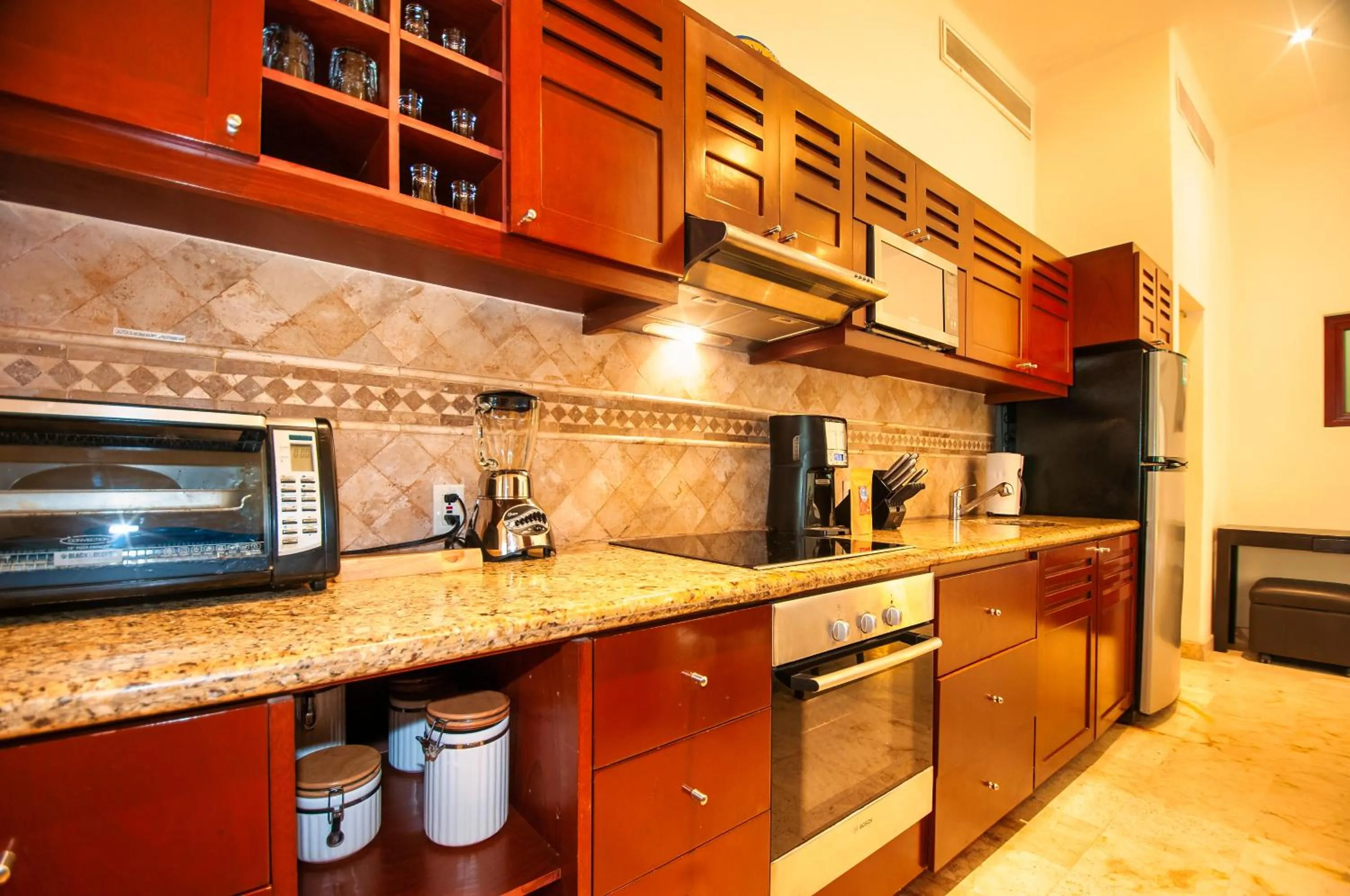 Coffee/tea facilities in Maya Villa Condo Hotel and Beachclub