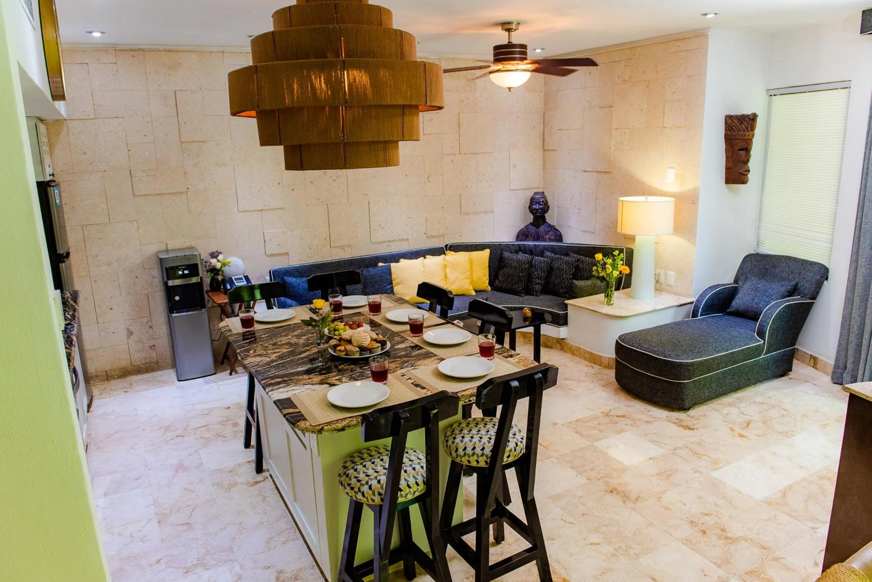 Living room in Maya Villa Condo Hotel and Beachclub