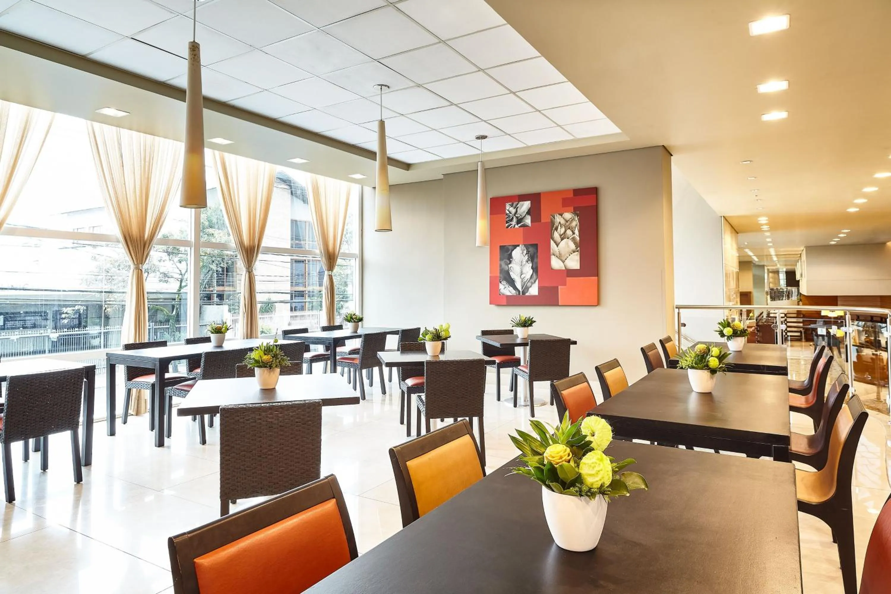 Restaurant/places to eat in Sheraton Vitoria