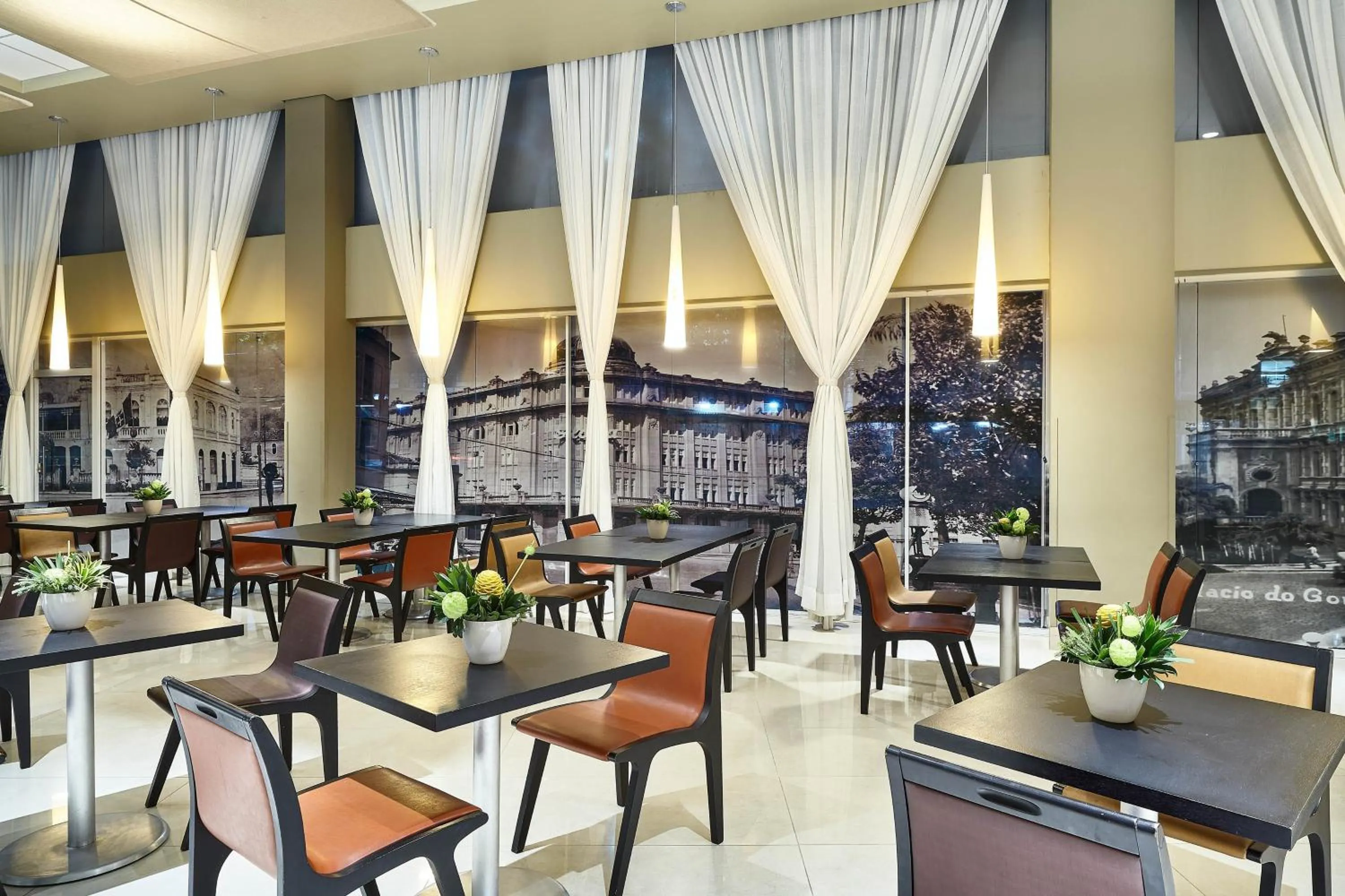 Restaurant/places to eat in Sheraton Vitoria