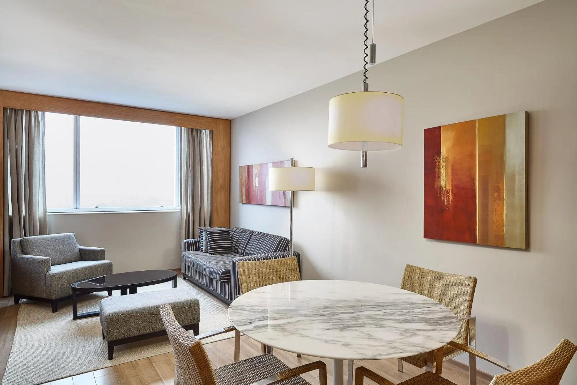 Seating area in Sheraton Vitoria