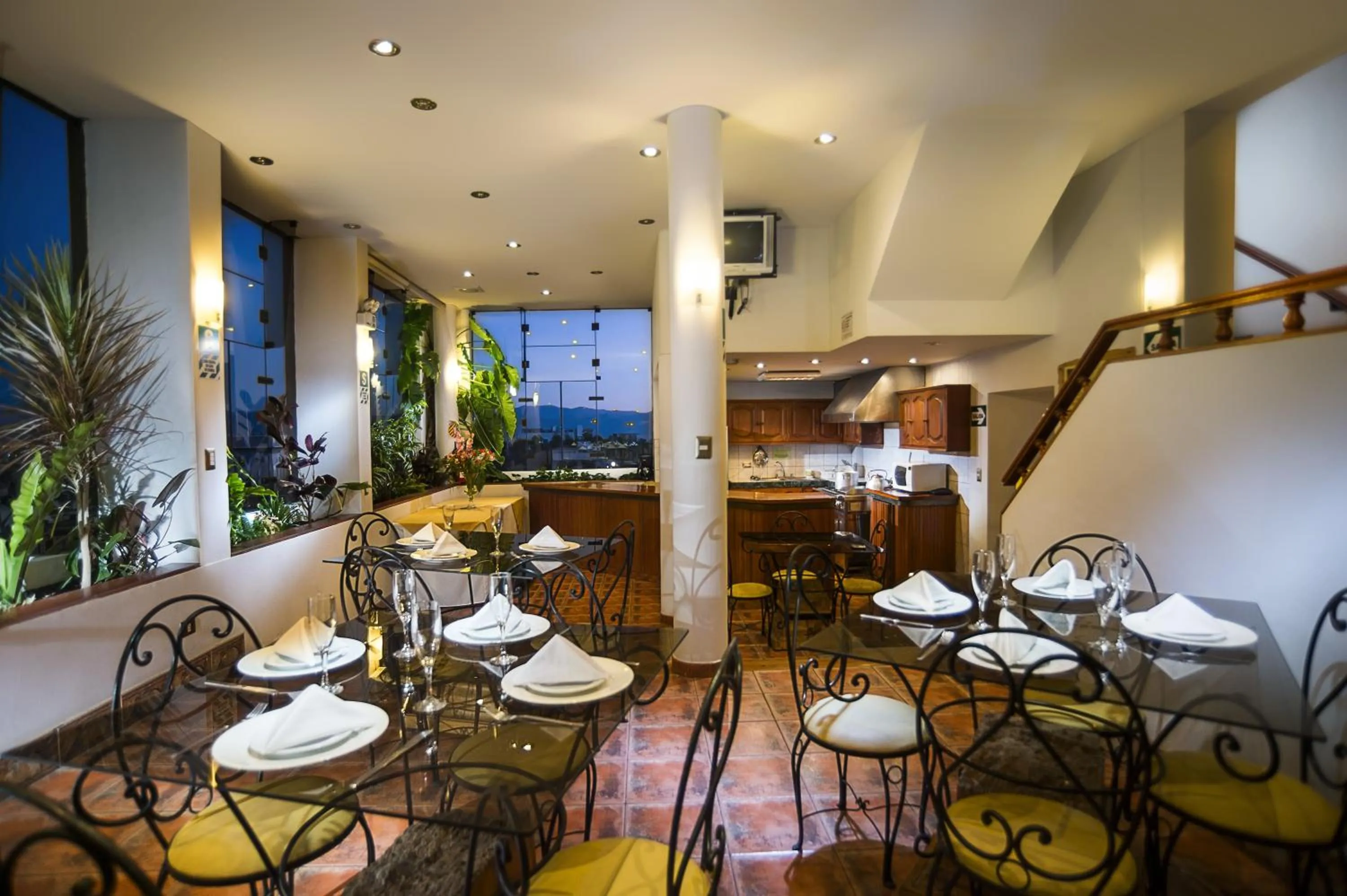 Restaurant/places to eat in Natura Inn Hotel